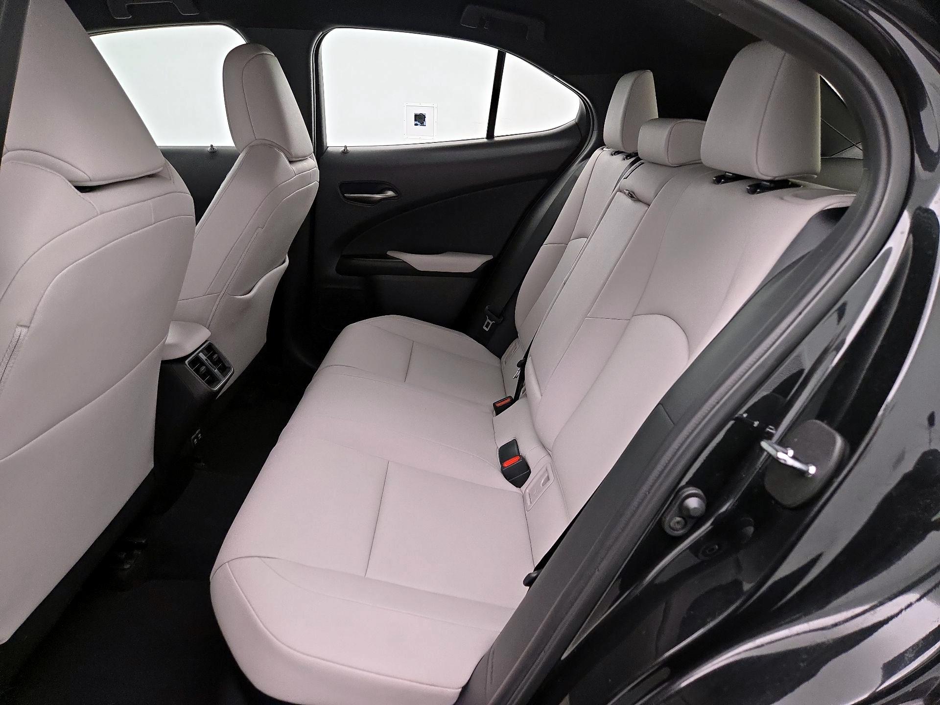 Thumbnail: 2020 Lexus UX - 19