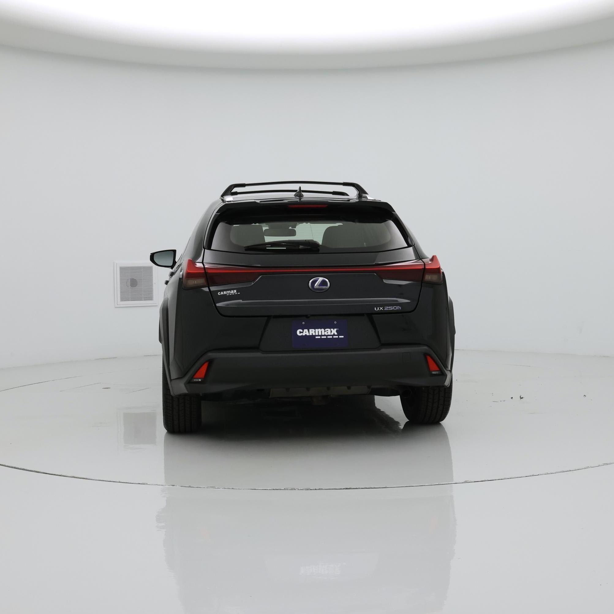 Thumbnail: 2020 Lexus UX - 6