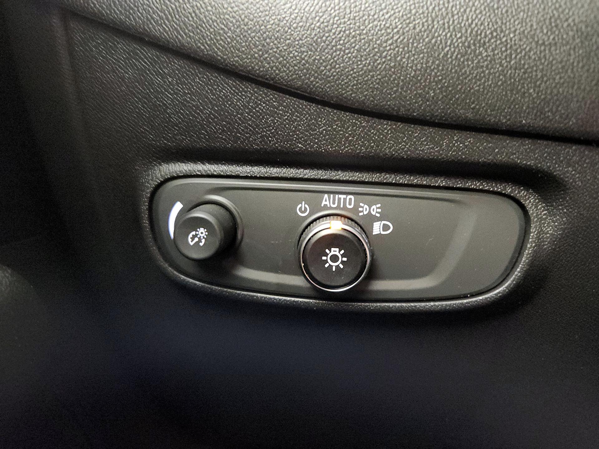 Thumbnail: 2022 Chevrolet Equinox - 11