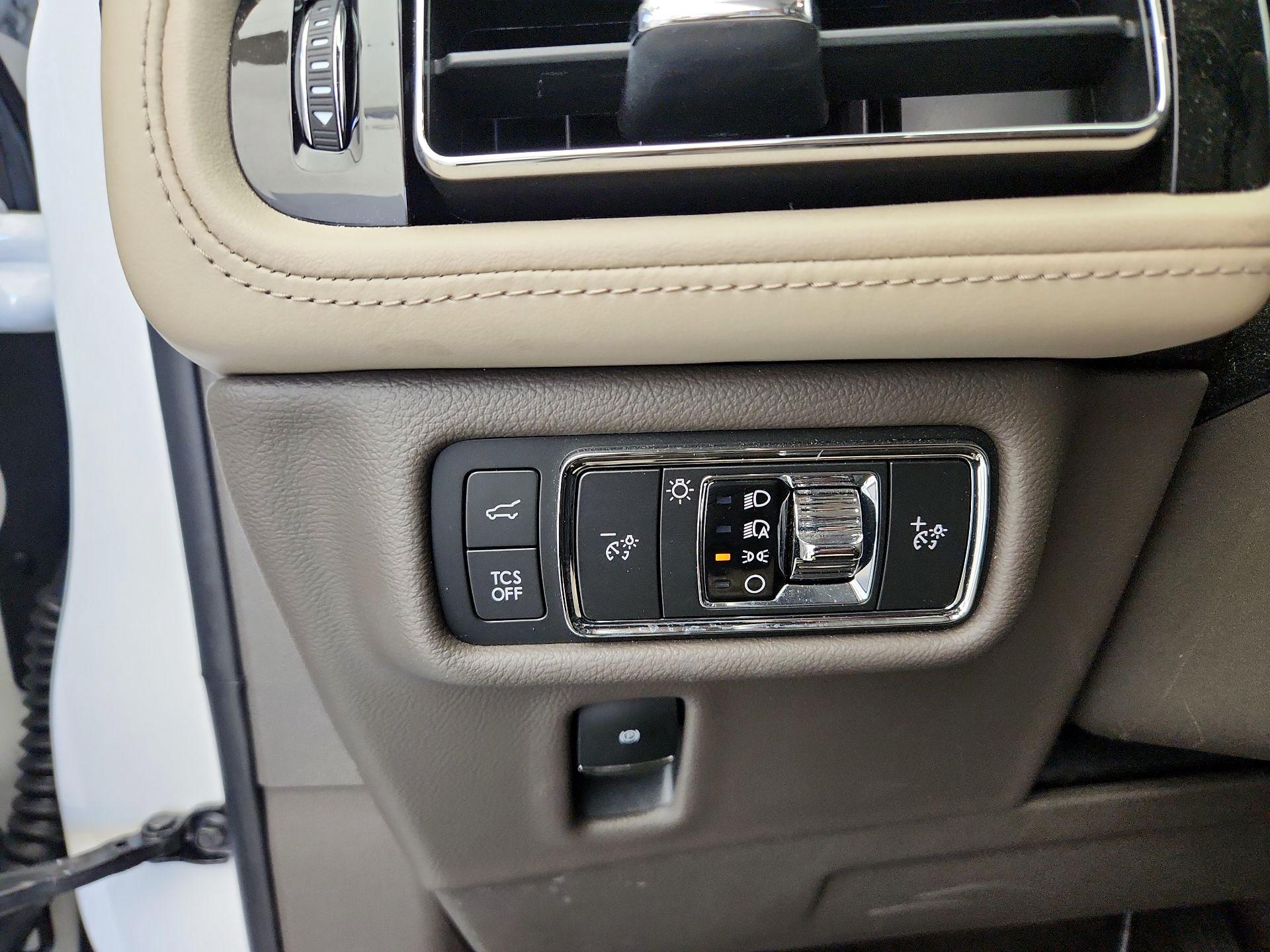 Thumbnail: 2021 Lincoln Nautilus - 13