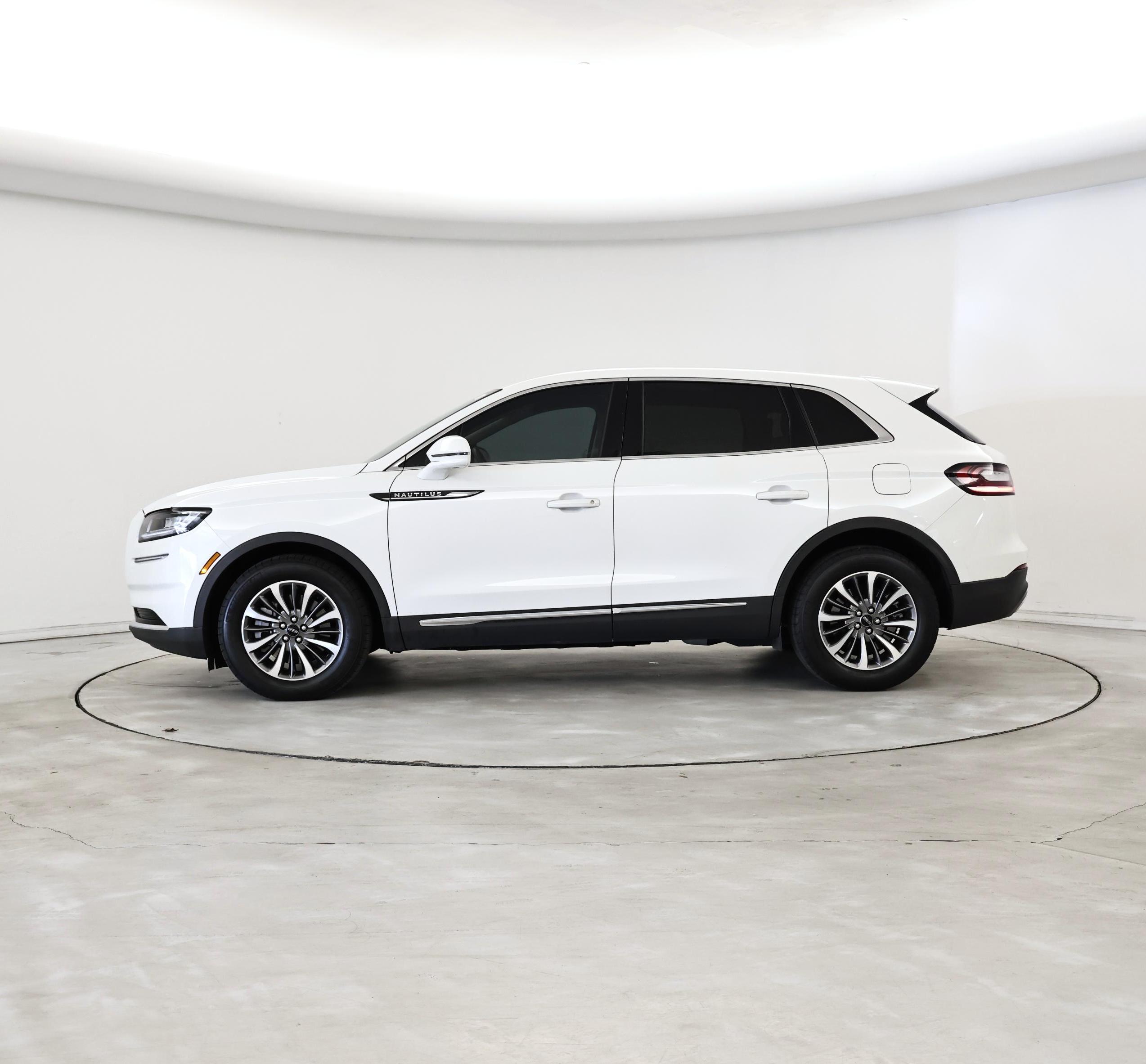 Thumbnail: 2021 Lincoln Nautilus - 3