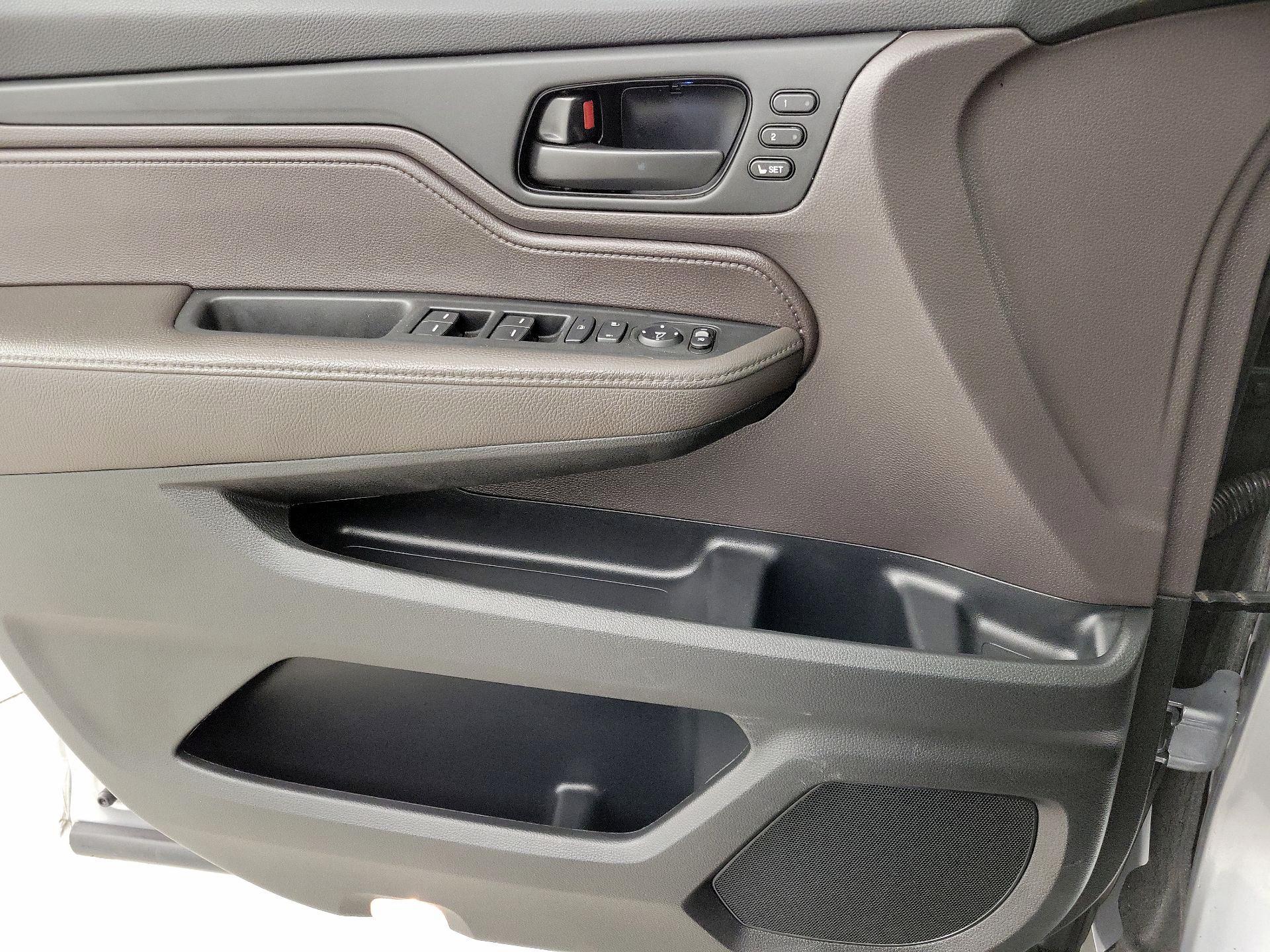 Thumbnail: 2023 Honda Odyssey - 12