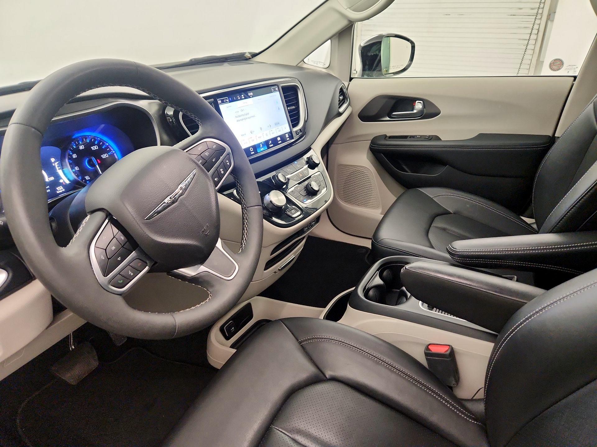 Thumbnail: 2024 Chrysler Pacifica - 9