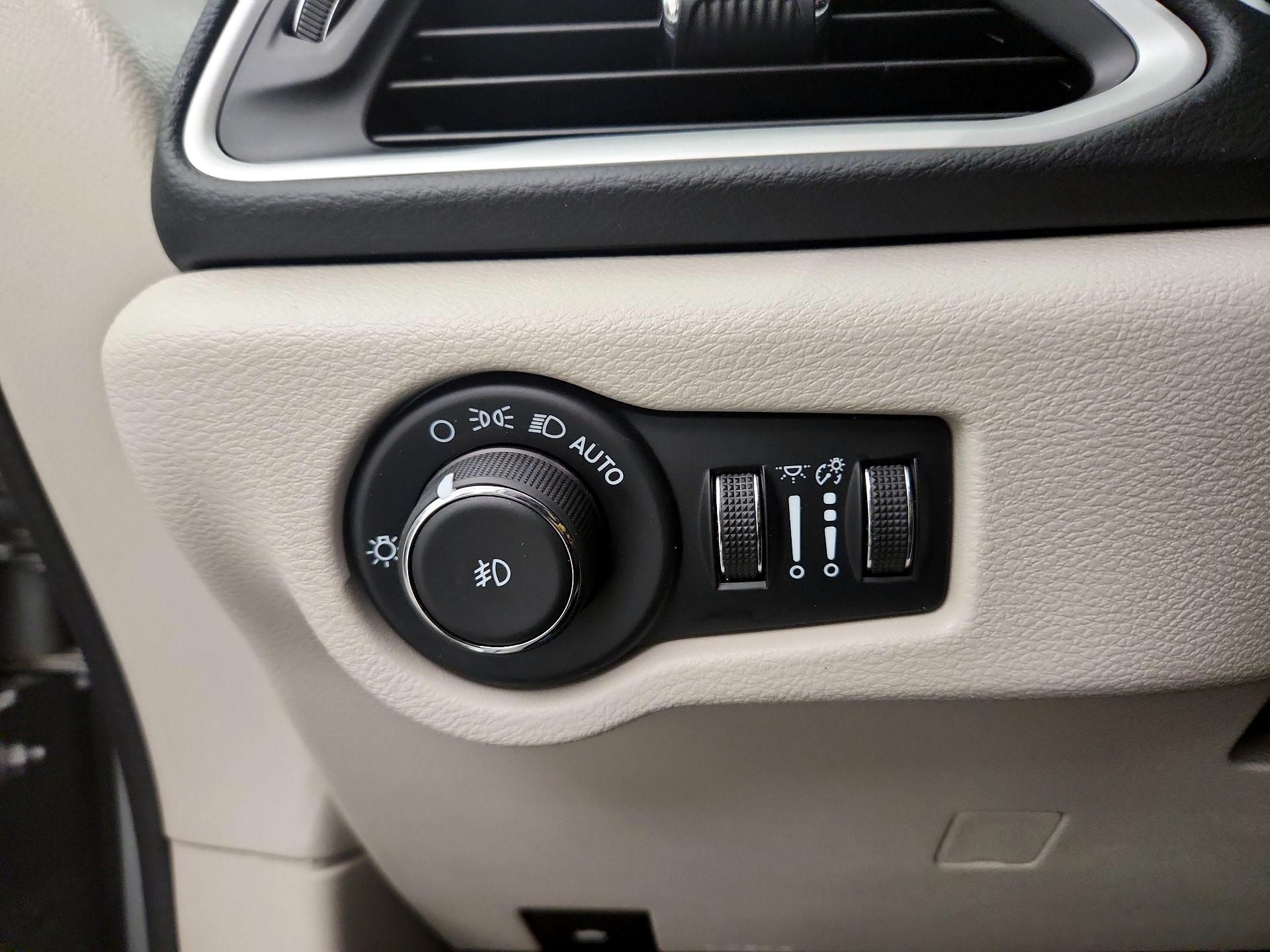 Thumbnail: 2024 Chrysler Pacifica - 11