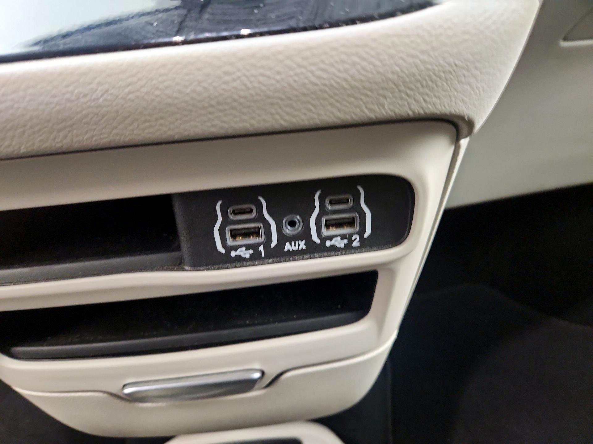 Thumbnail: 2024 Chrysler Pacifica - 16