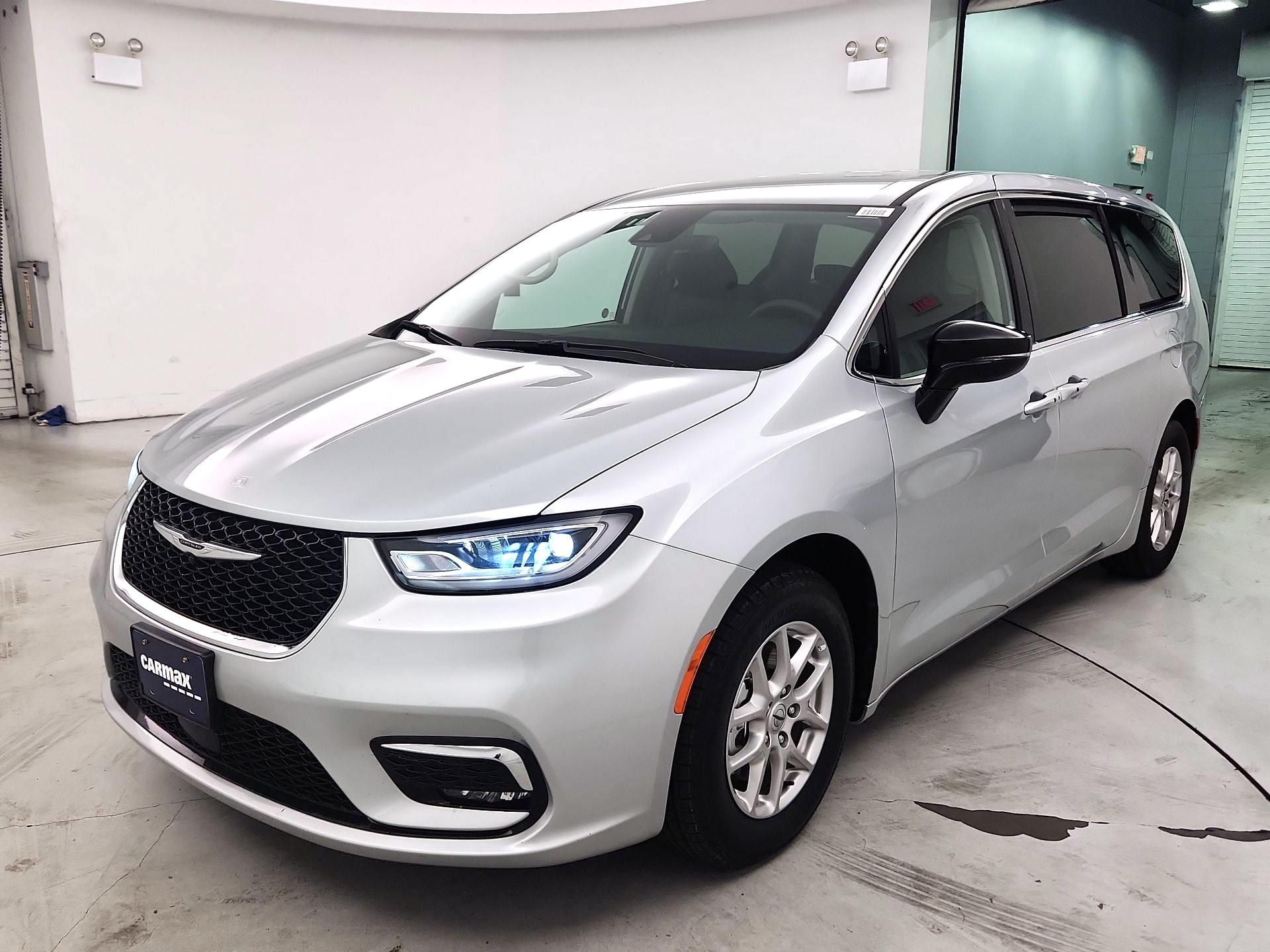 Thumbnail: 2024 Chrysler Pacifica - 3