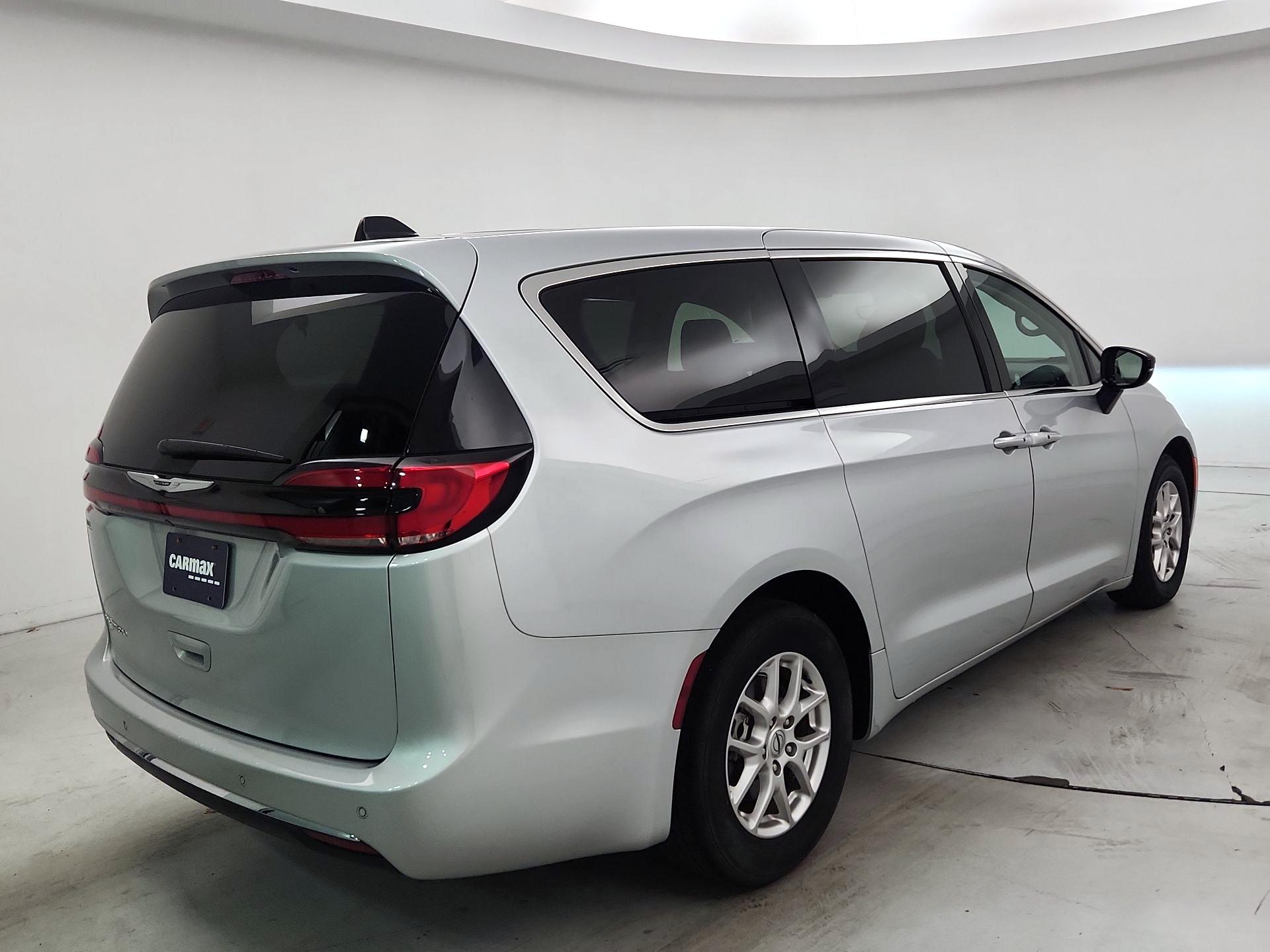 Thumbnail: 2024 Chrysler Pacifica - 5