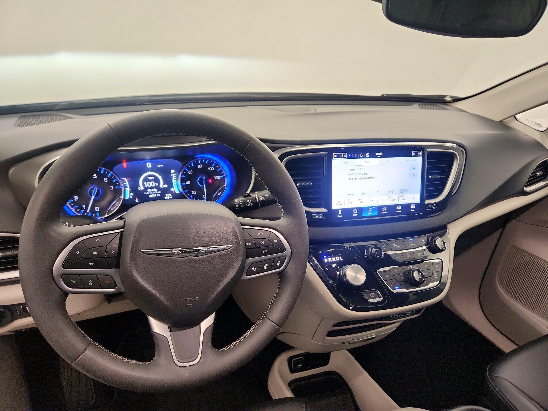 Thumbnail: 2024 Chrysler Pacifica - 8