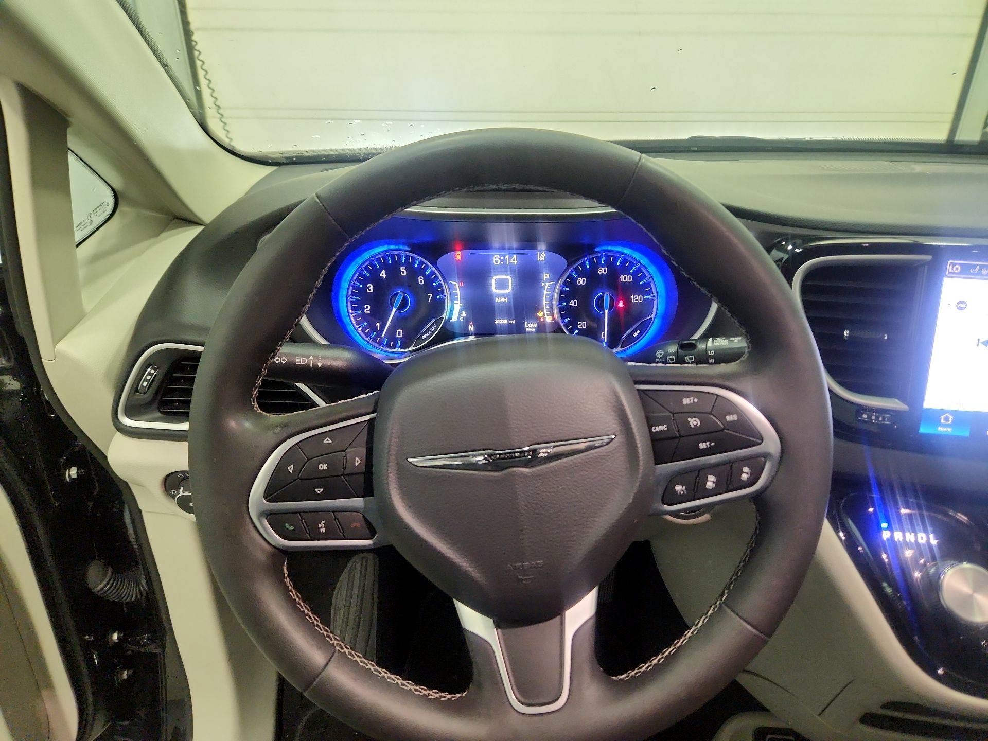 Thumbnail: 2024 Chrysler Pacifica - 10