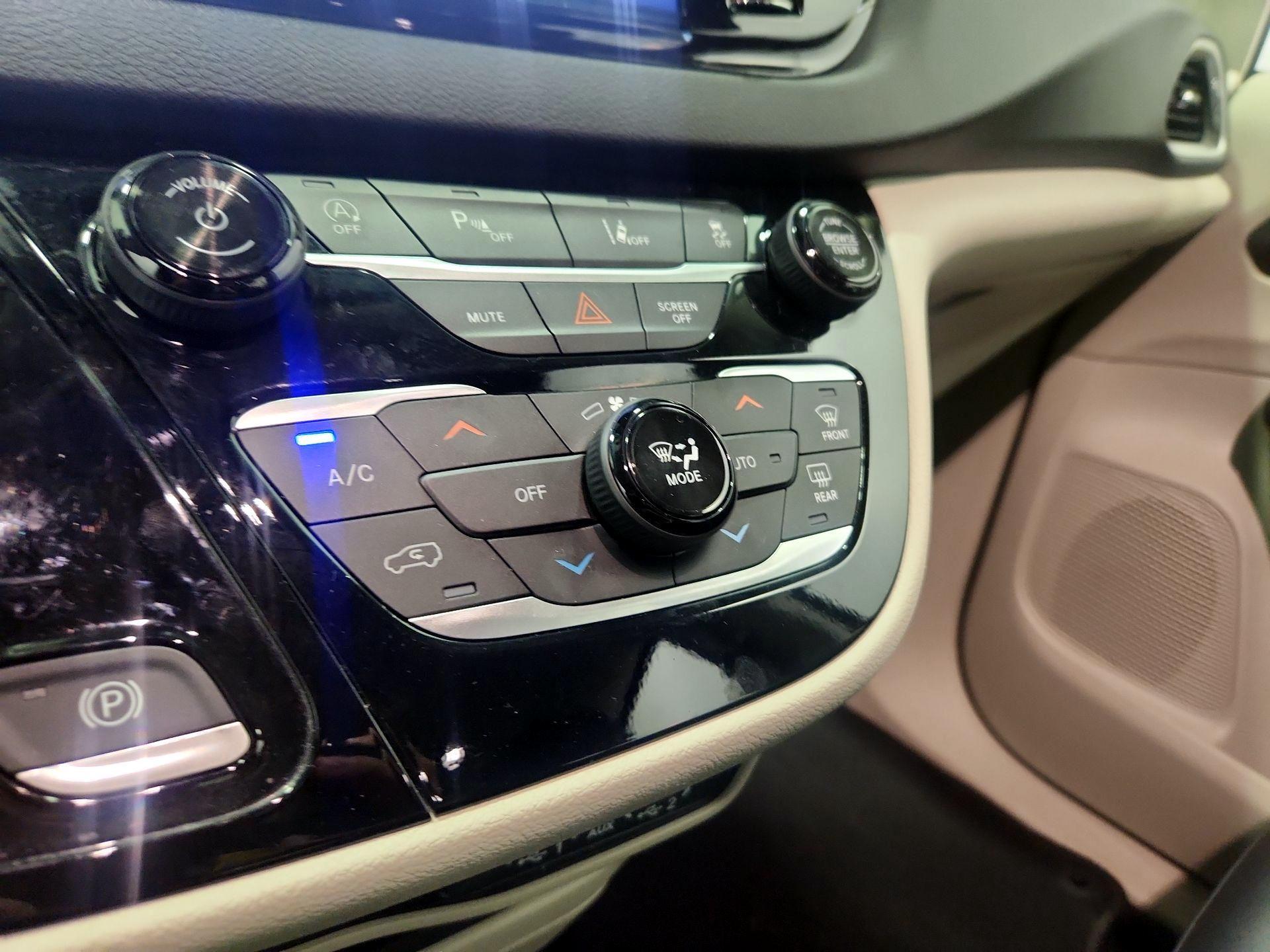 Thumbnail: 2024 Chrysler Pacifica - 16