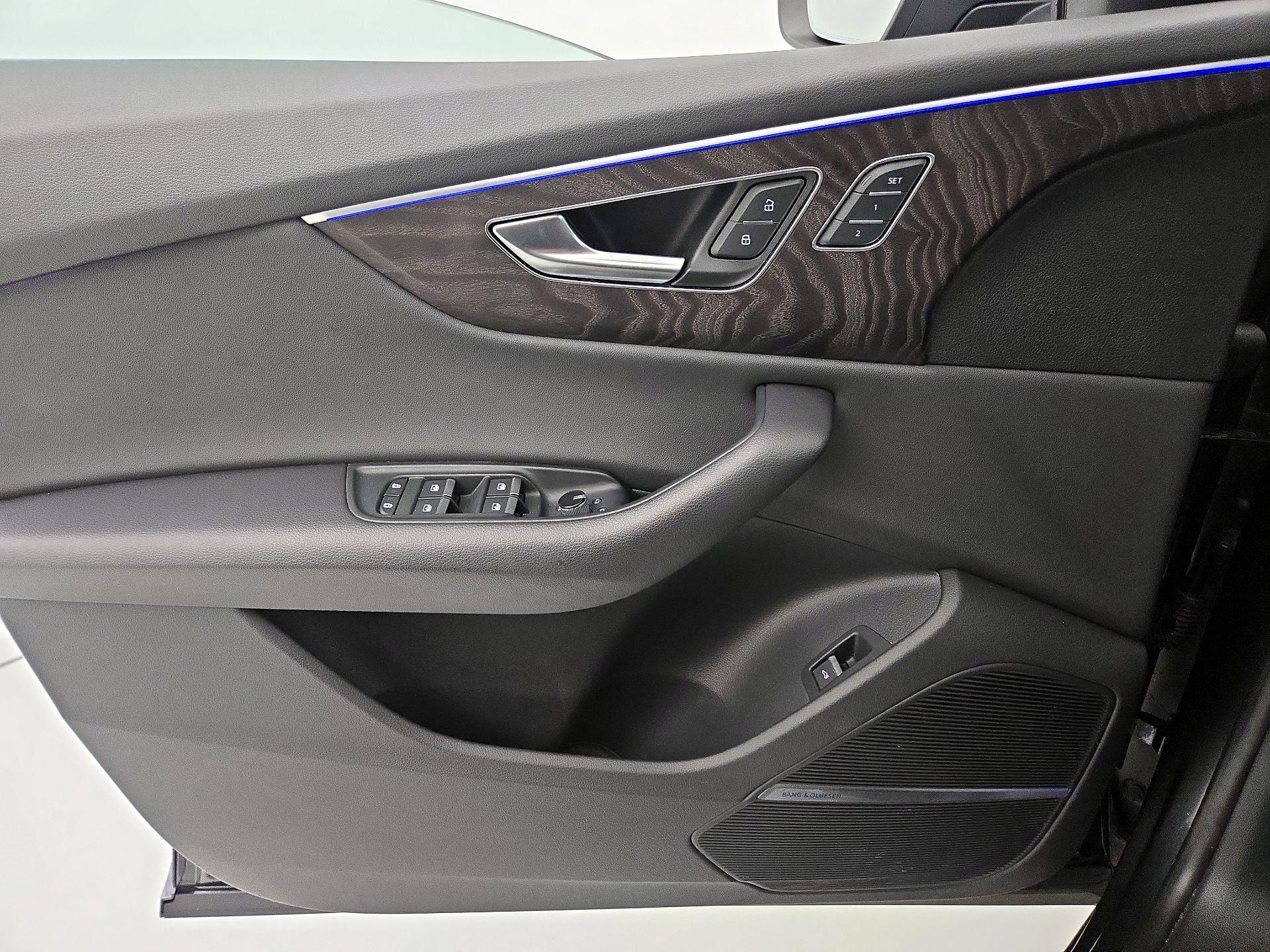 Thumbnail: 2021 Audi Q8 - 12