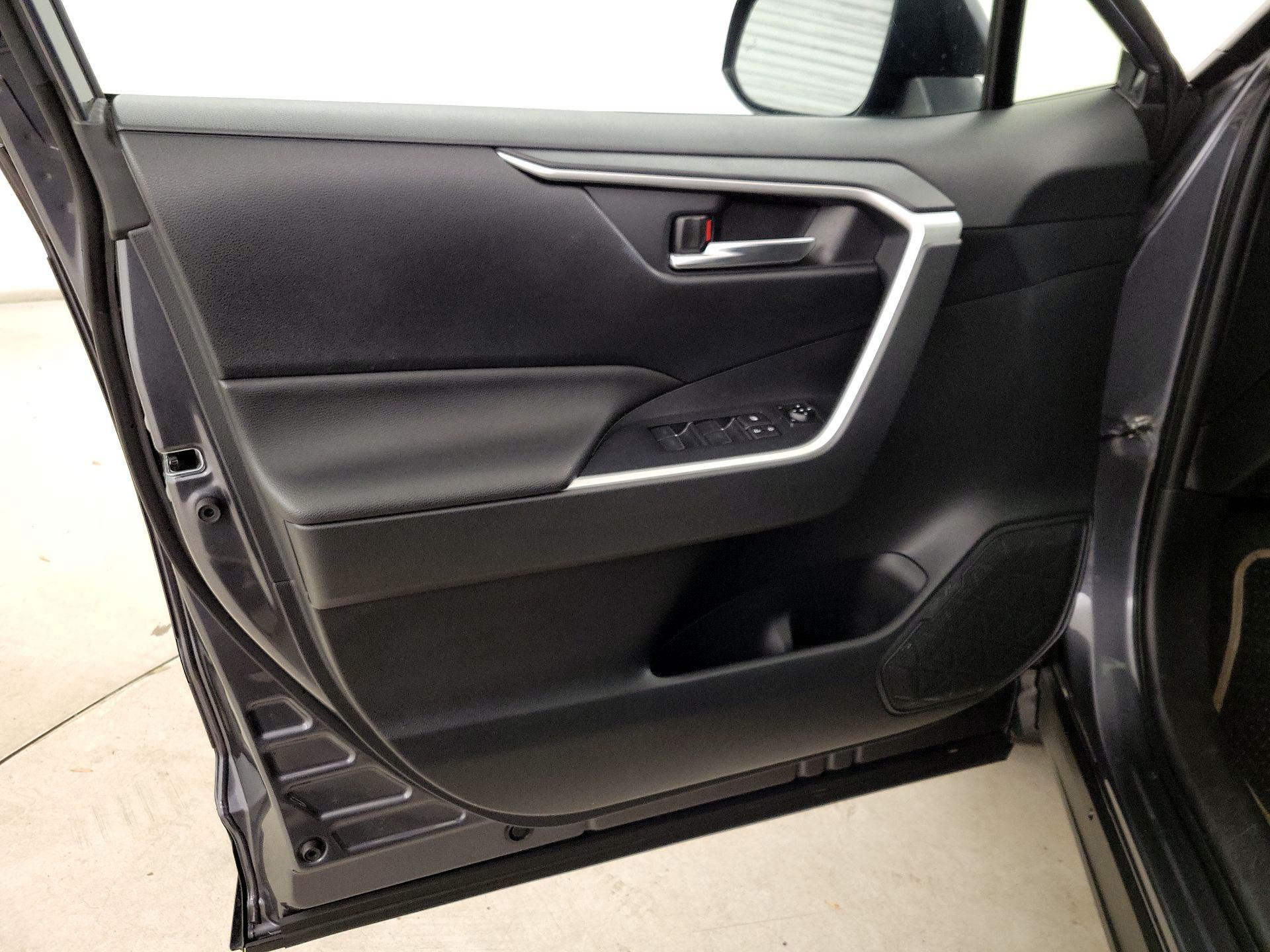 Thumbnail: 2022 Toyota RAV4 - 12