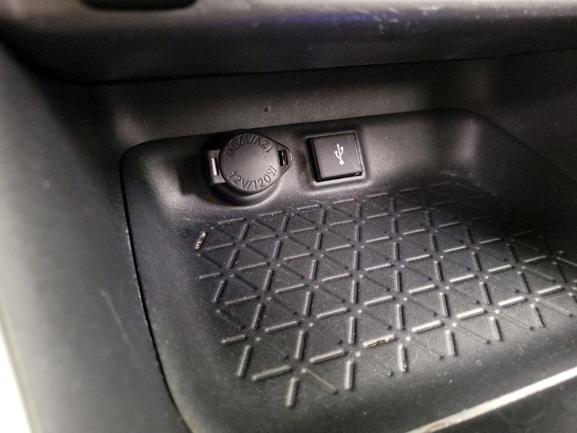 Thumbnail: 2022 Toyota RAV4 - 18