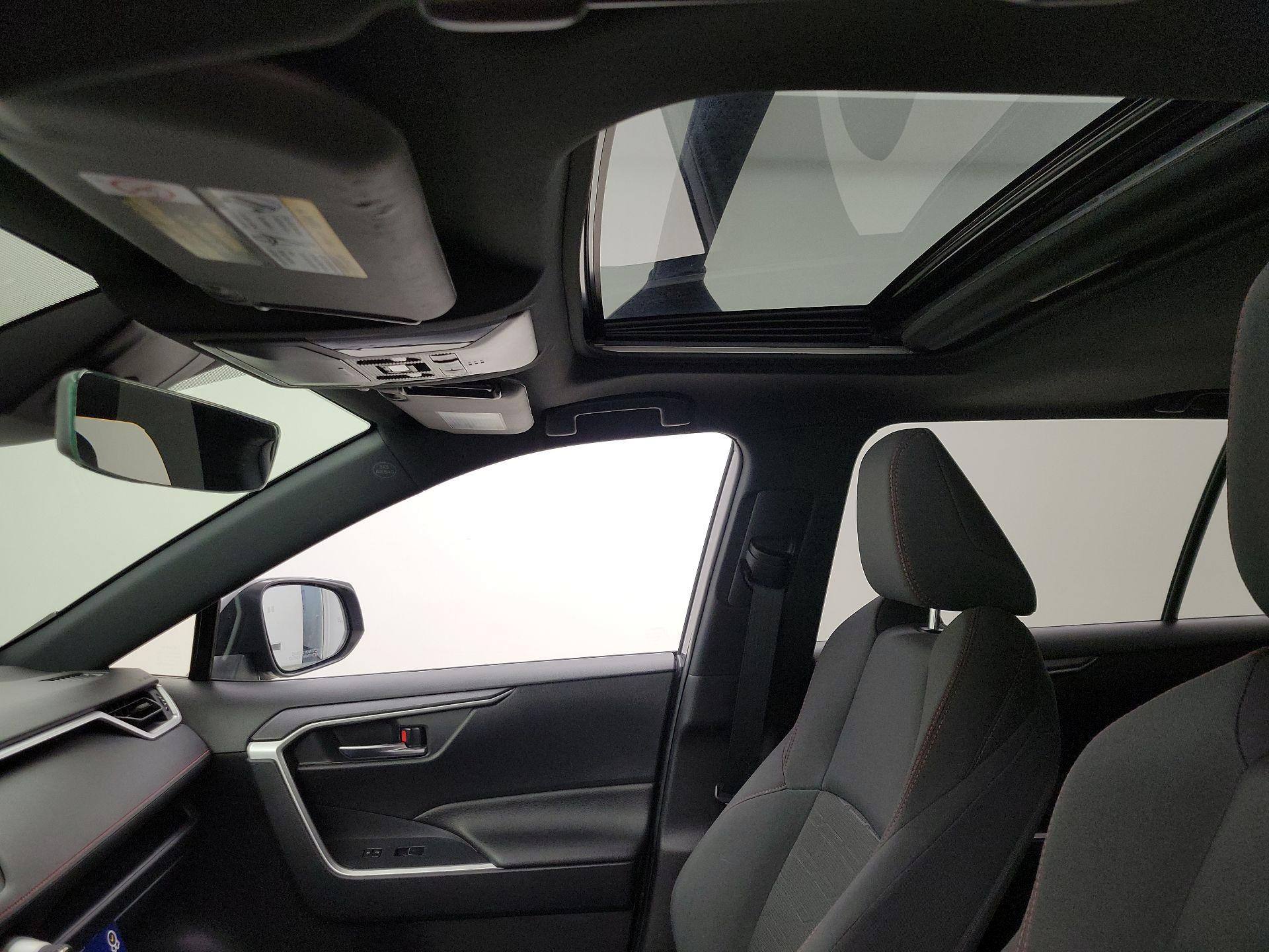 Thumbnail: 2022 Toyota RAV4 - 19