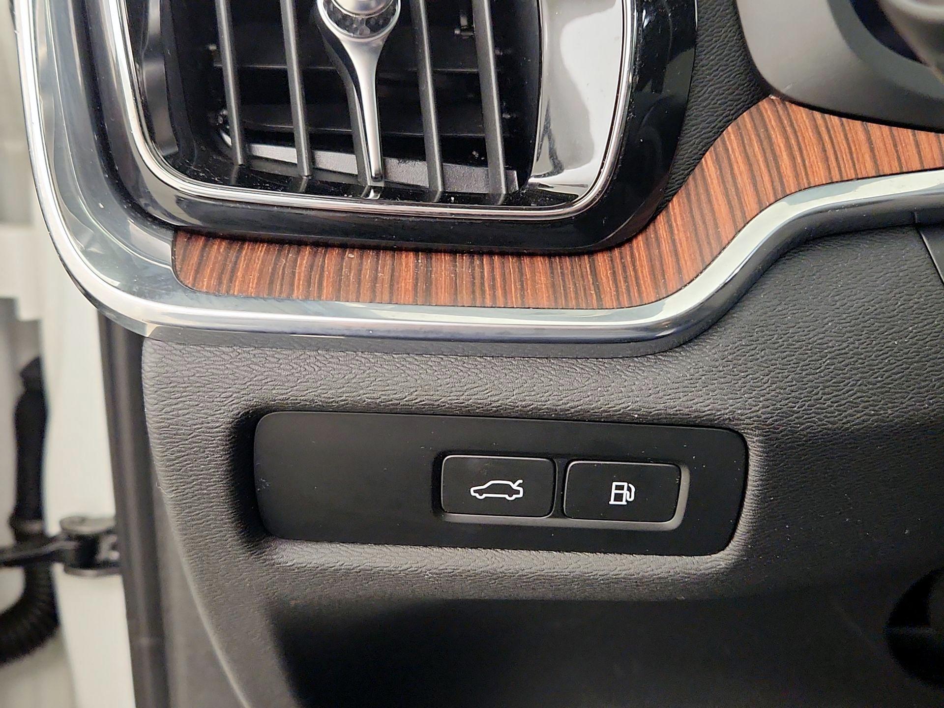 Thumbnail: 2023 Volvo S60 - 13