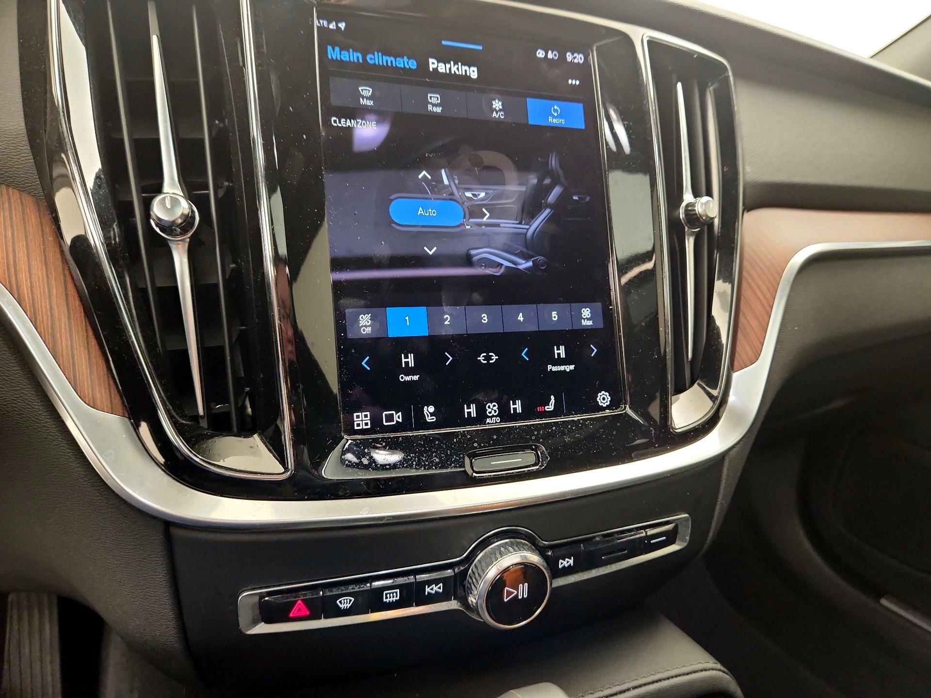 Thumbnail: 2023 Volvo S60 - 17