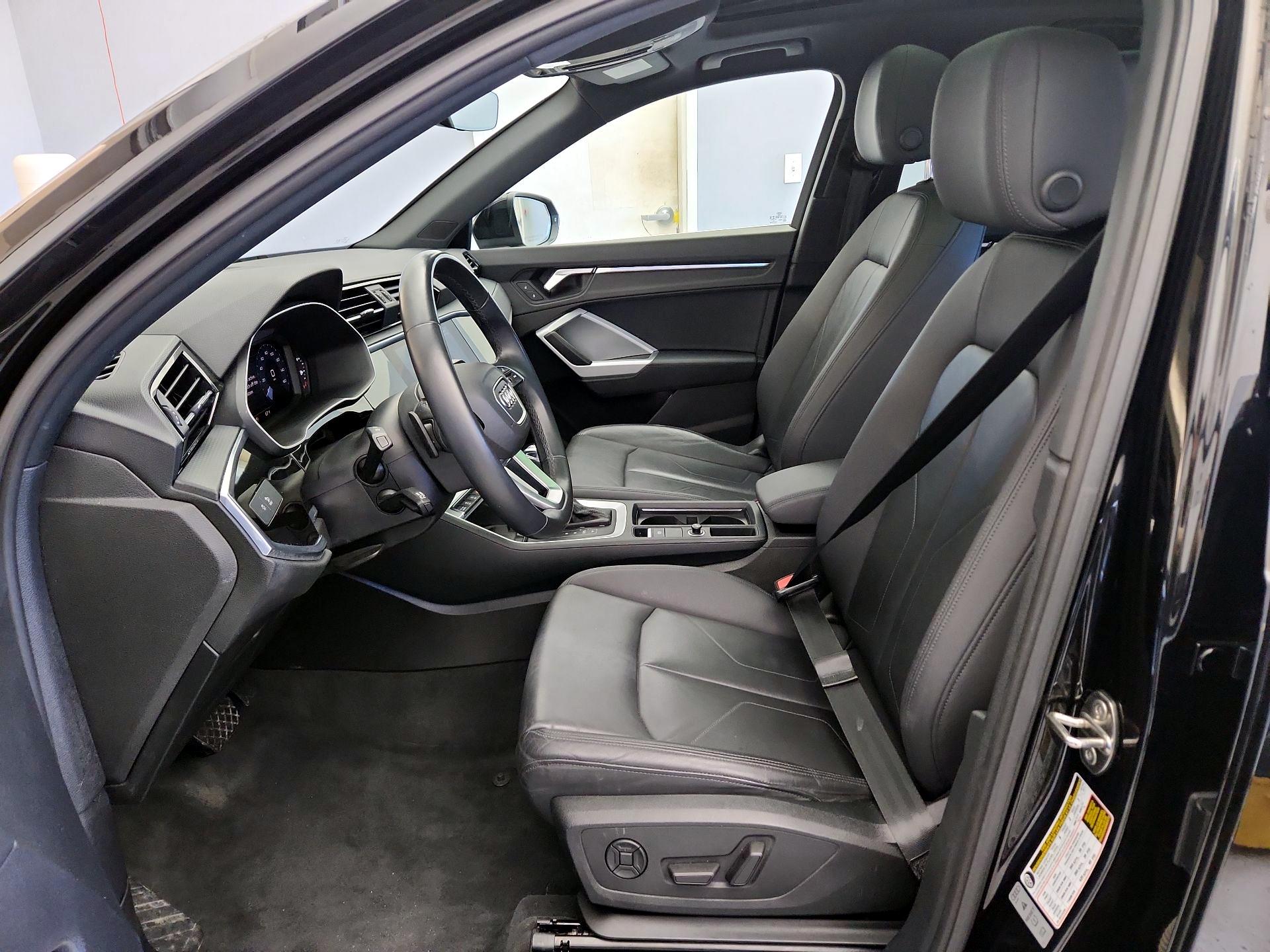 Thumbnail: 2021 Audi Q3 - 11