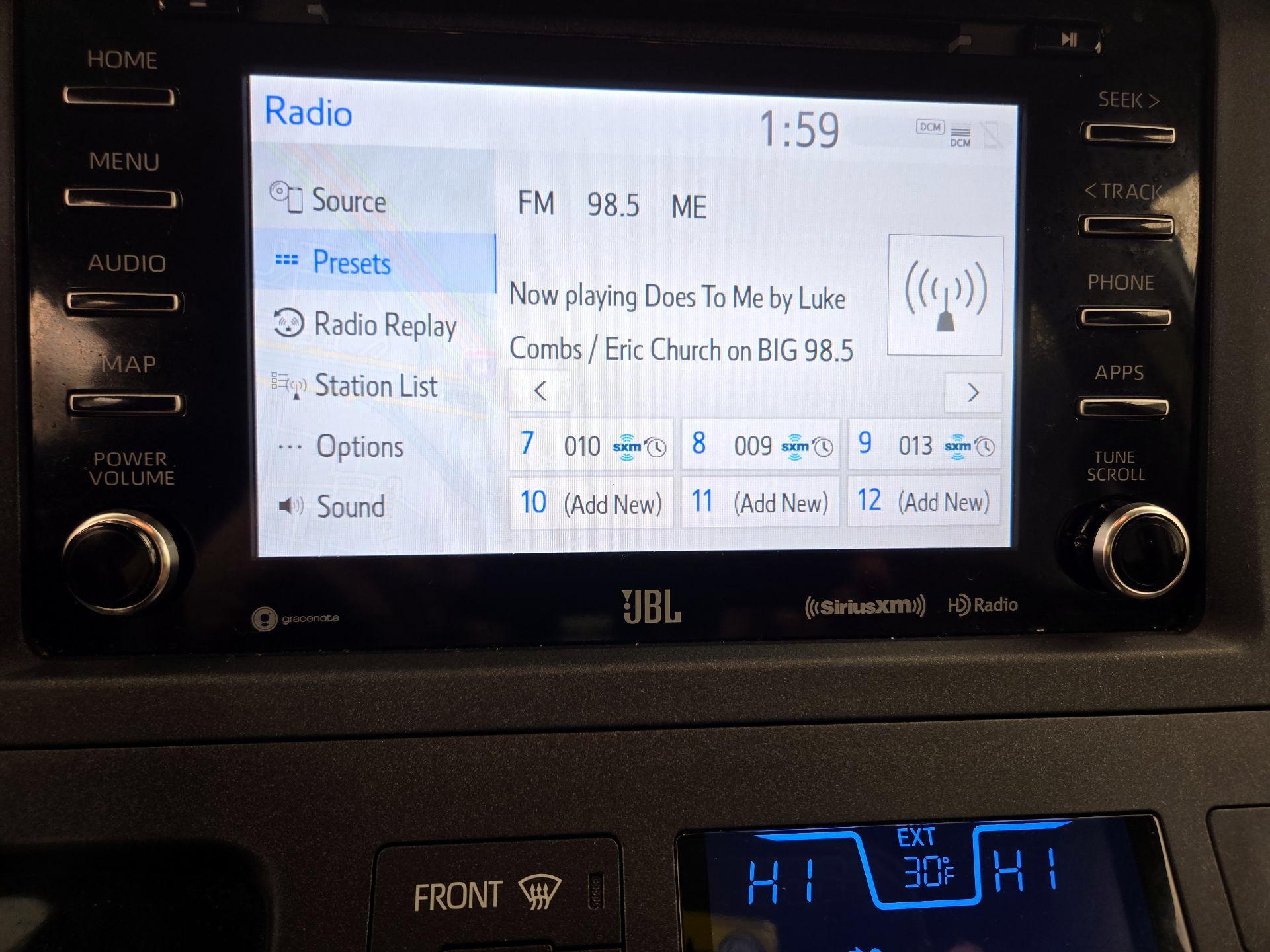 Thumbnail: 2020 Toyota Sienna - 16