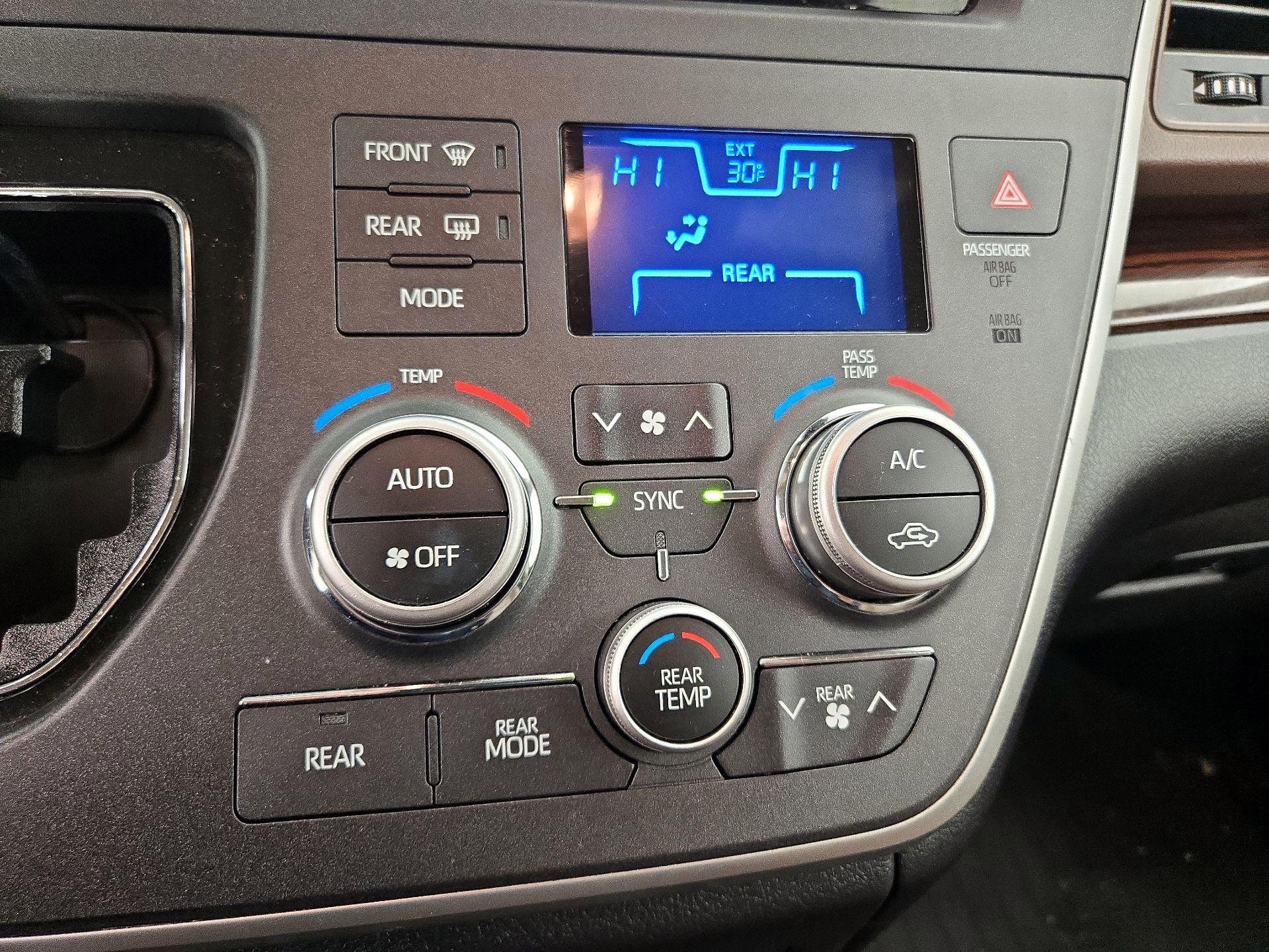 Thumbnail: 2020 Toyota Sienna - 17