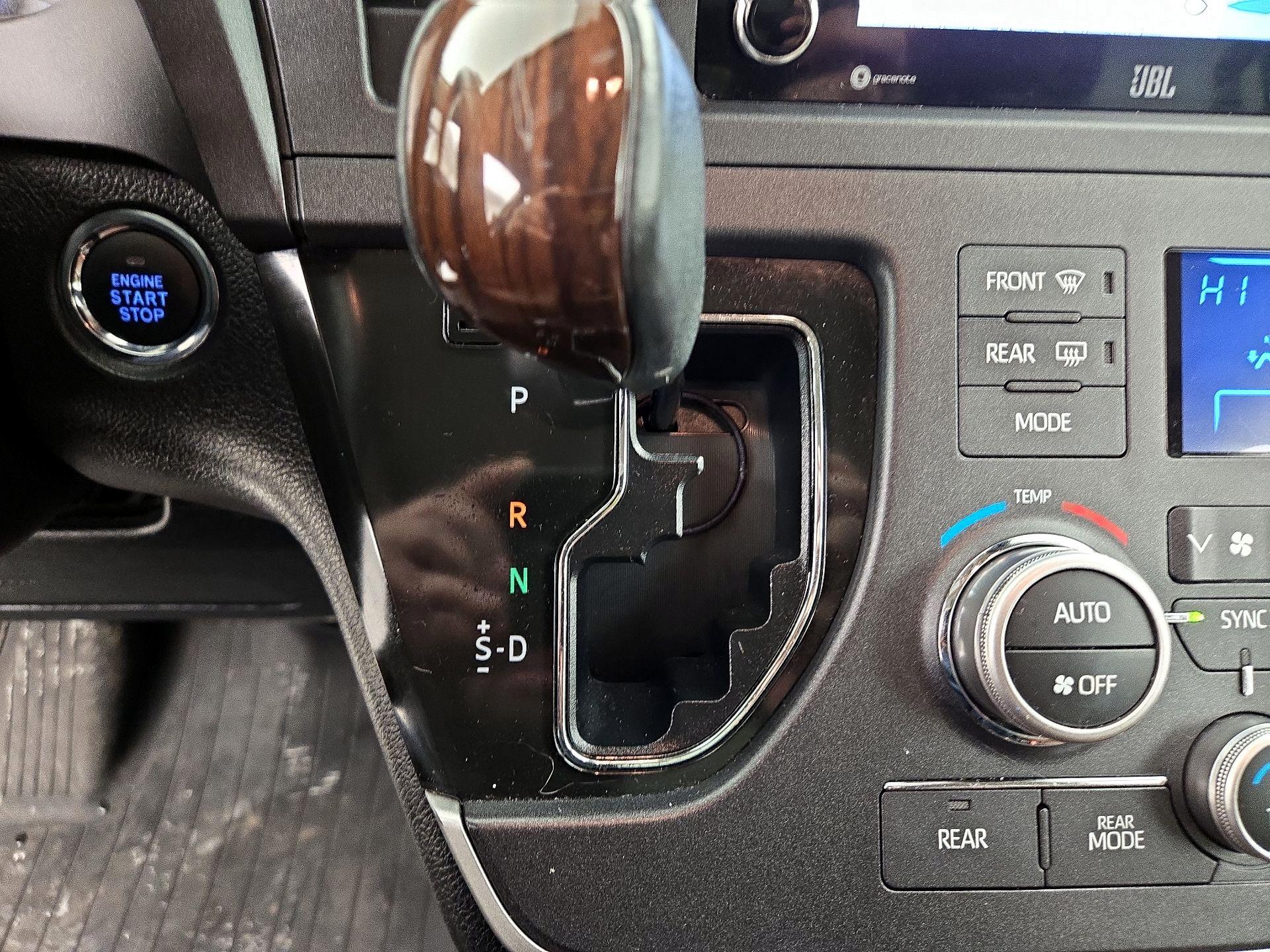 Thumbnail: 2020 Toyota Sienna - 18