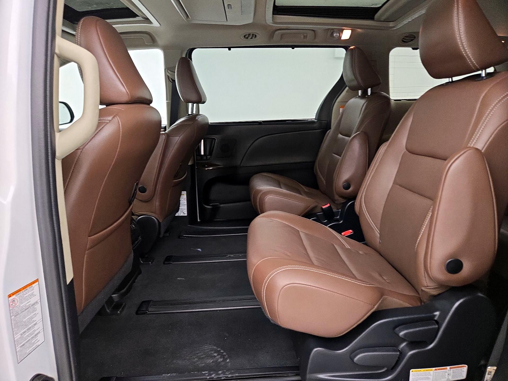 Thumbnail: 2020 Toyota Sienna - 20