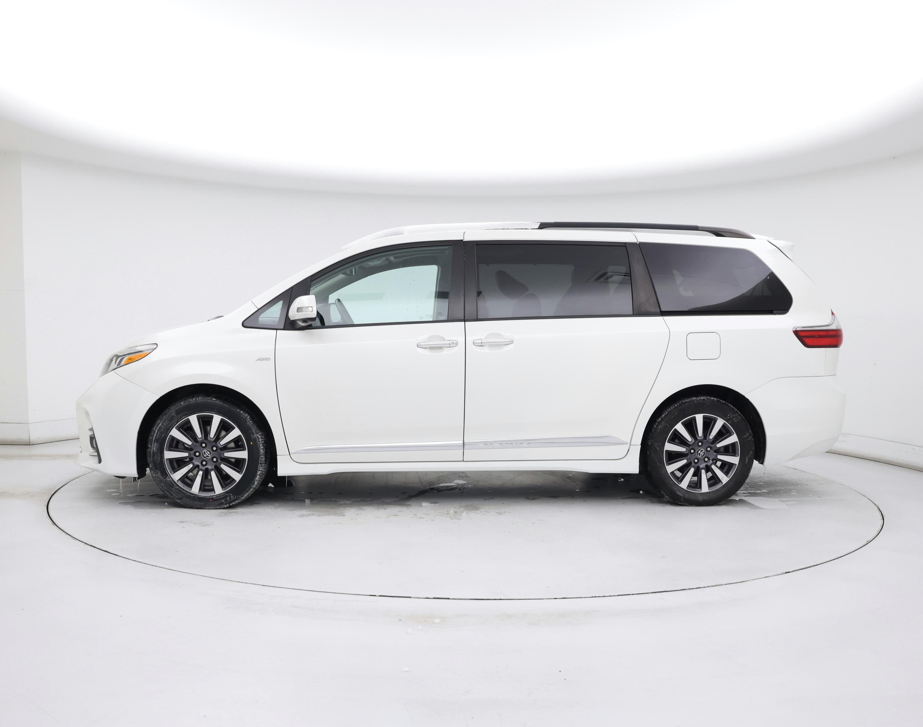 Thumbnail: 2020 Toyota Sienna - 3