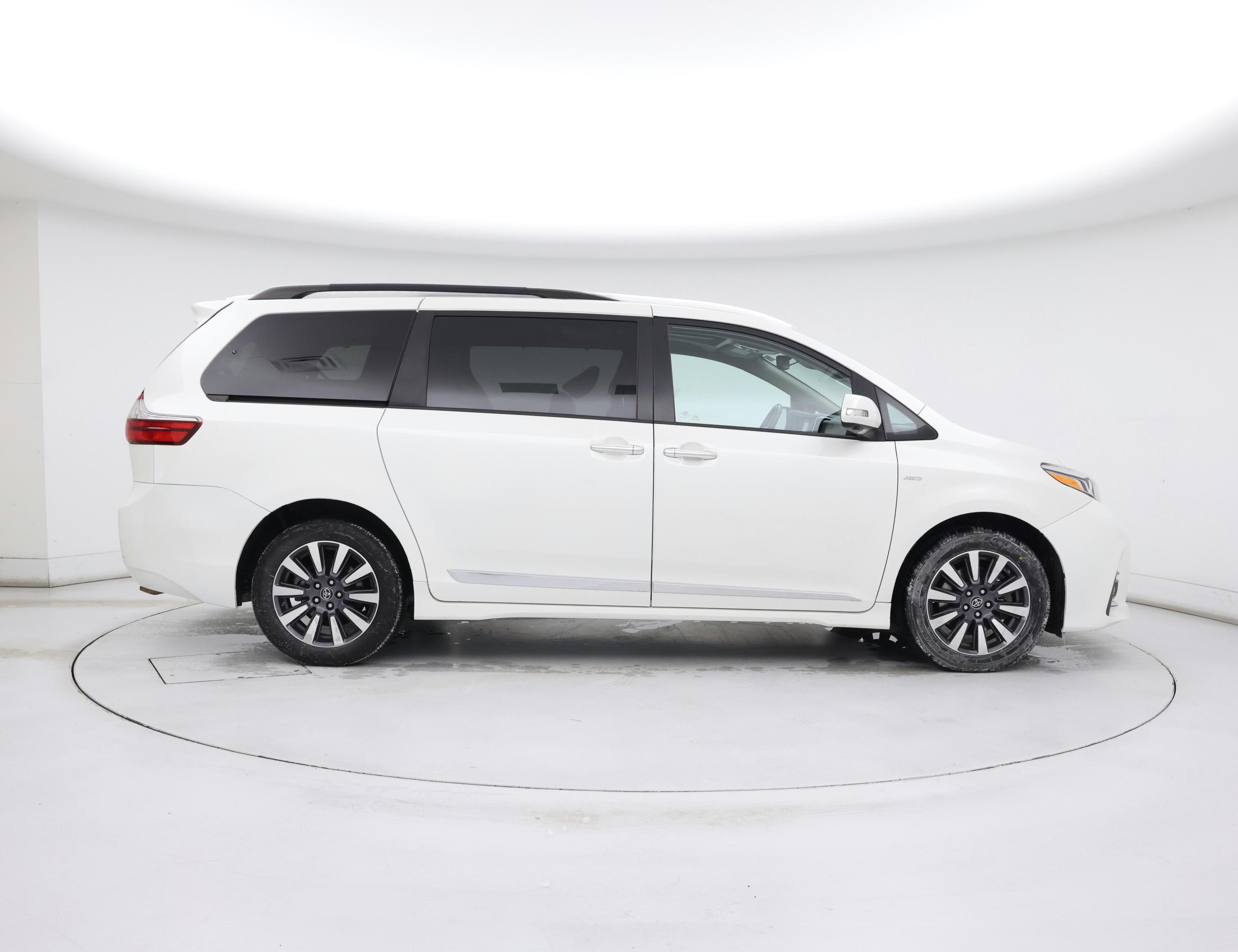 Thumbnail: 2020 Toyota Sienna - 7