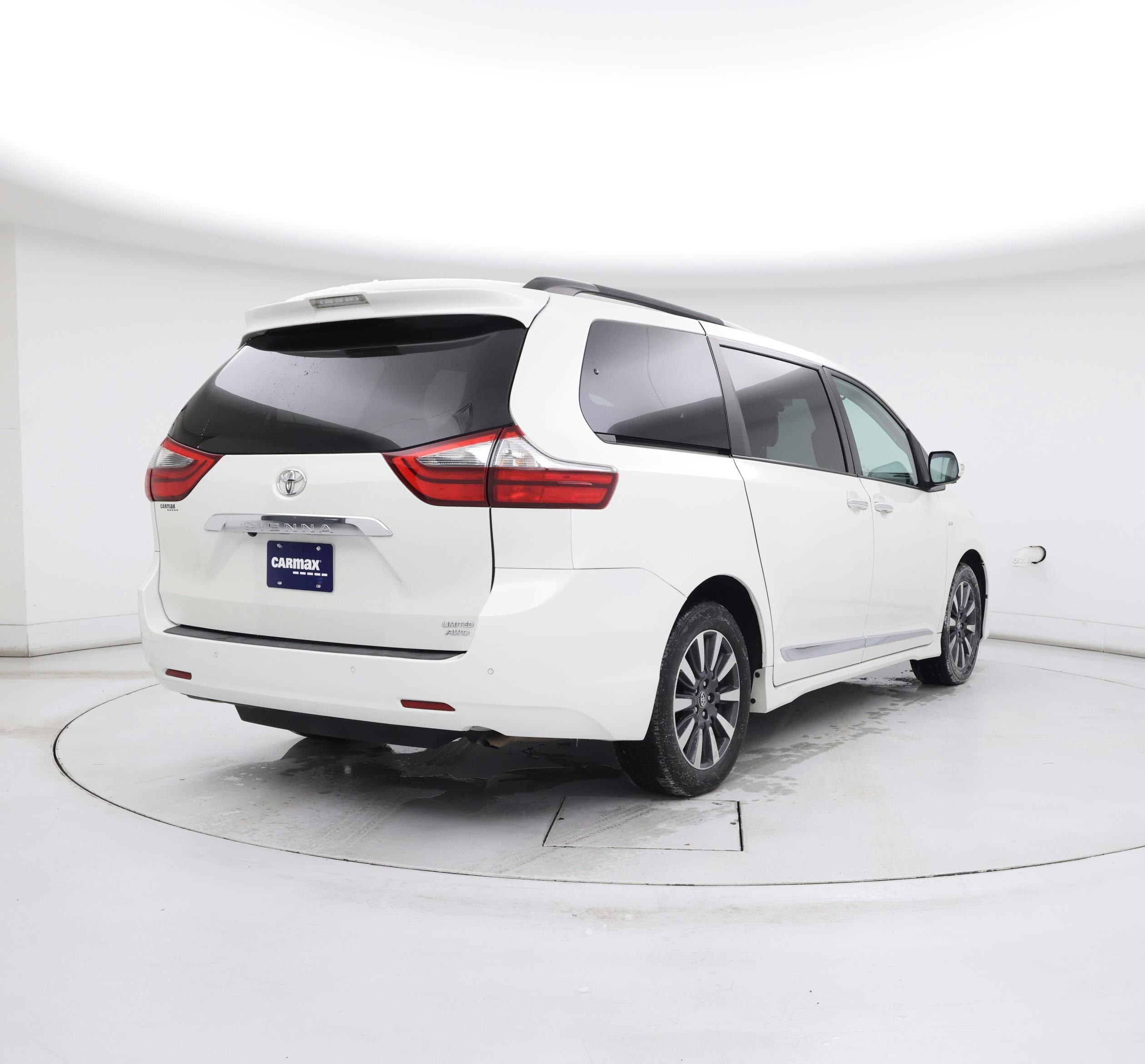 Thumbnail: 2020 Toyota Sienna - 8