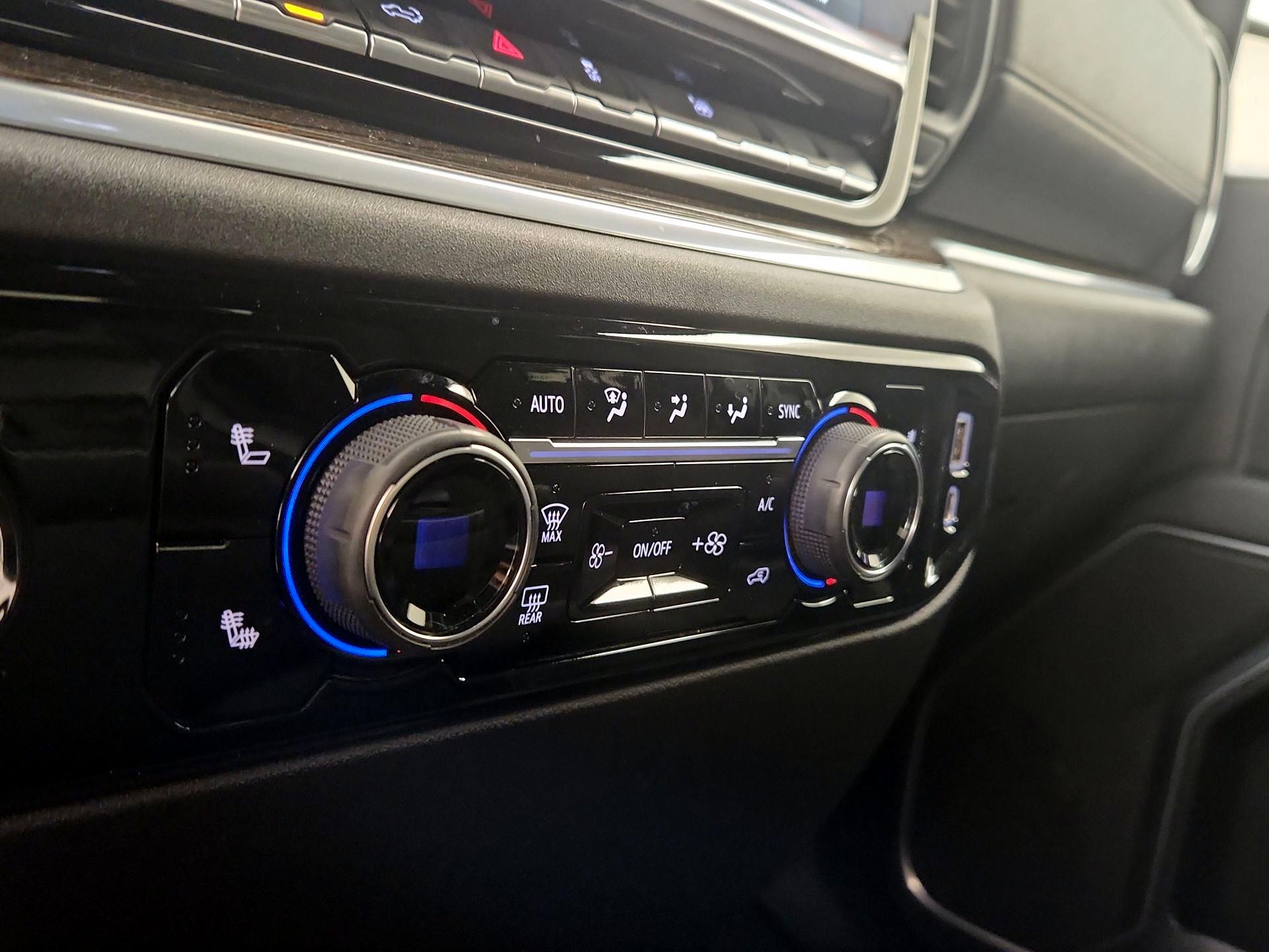 Thumbnail: 2022 Chevrolet Silverado 1500 - 16