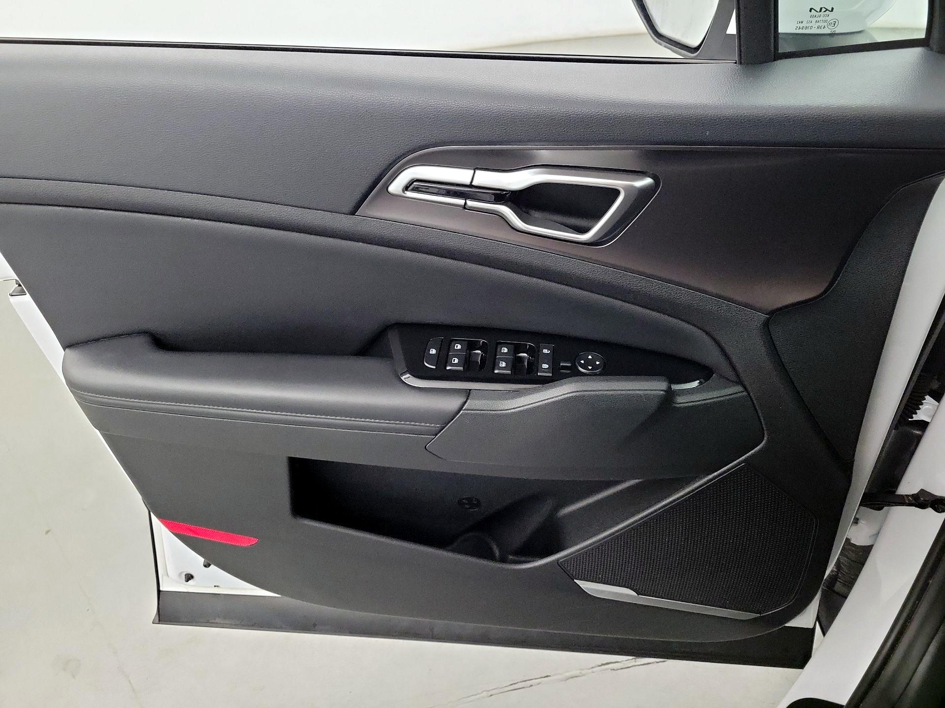 Thumbnail: 2023 Kia Sportage - 10