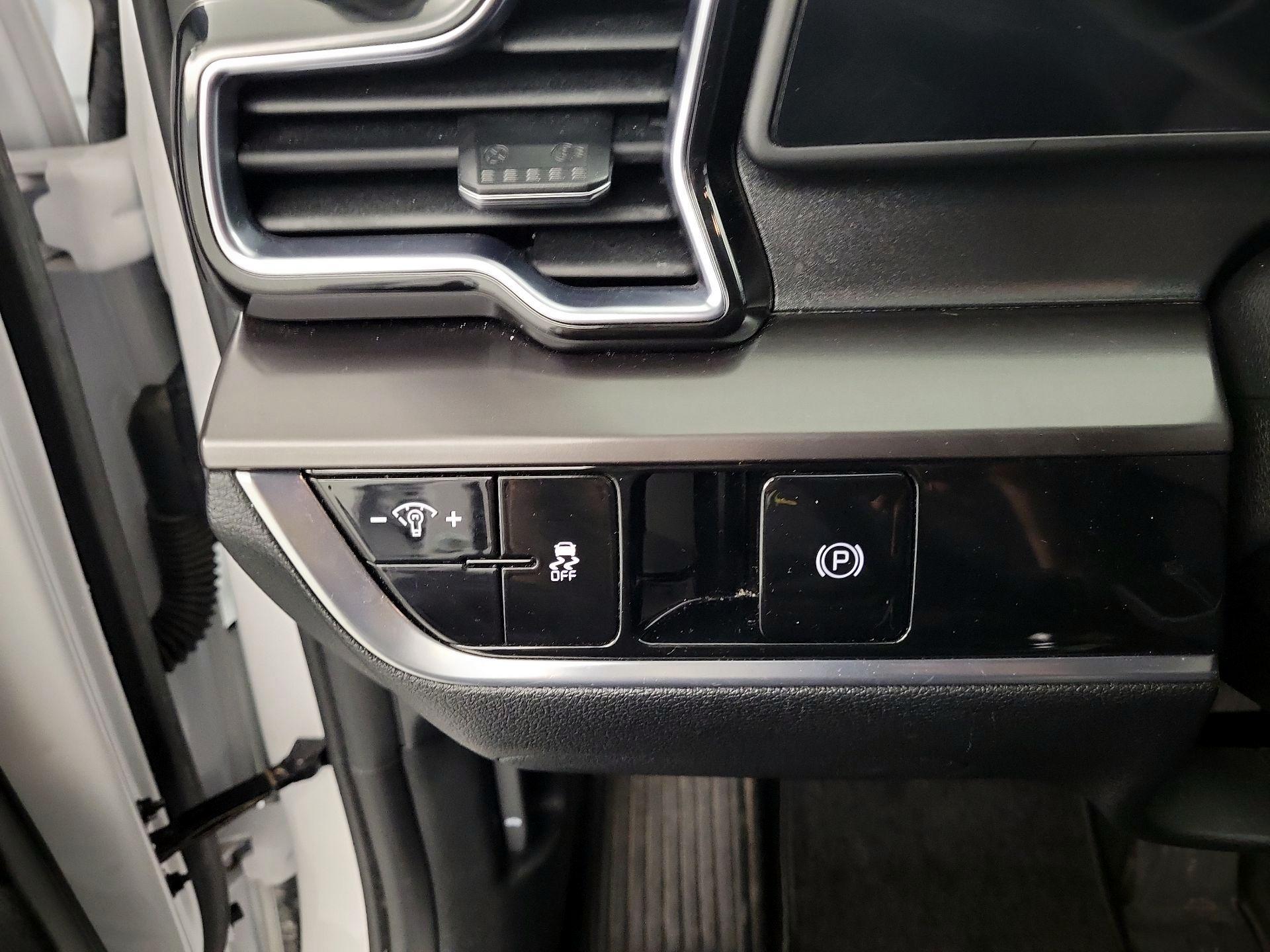 Thumbnail: 2023 Kia Sportage - 11