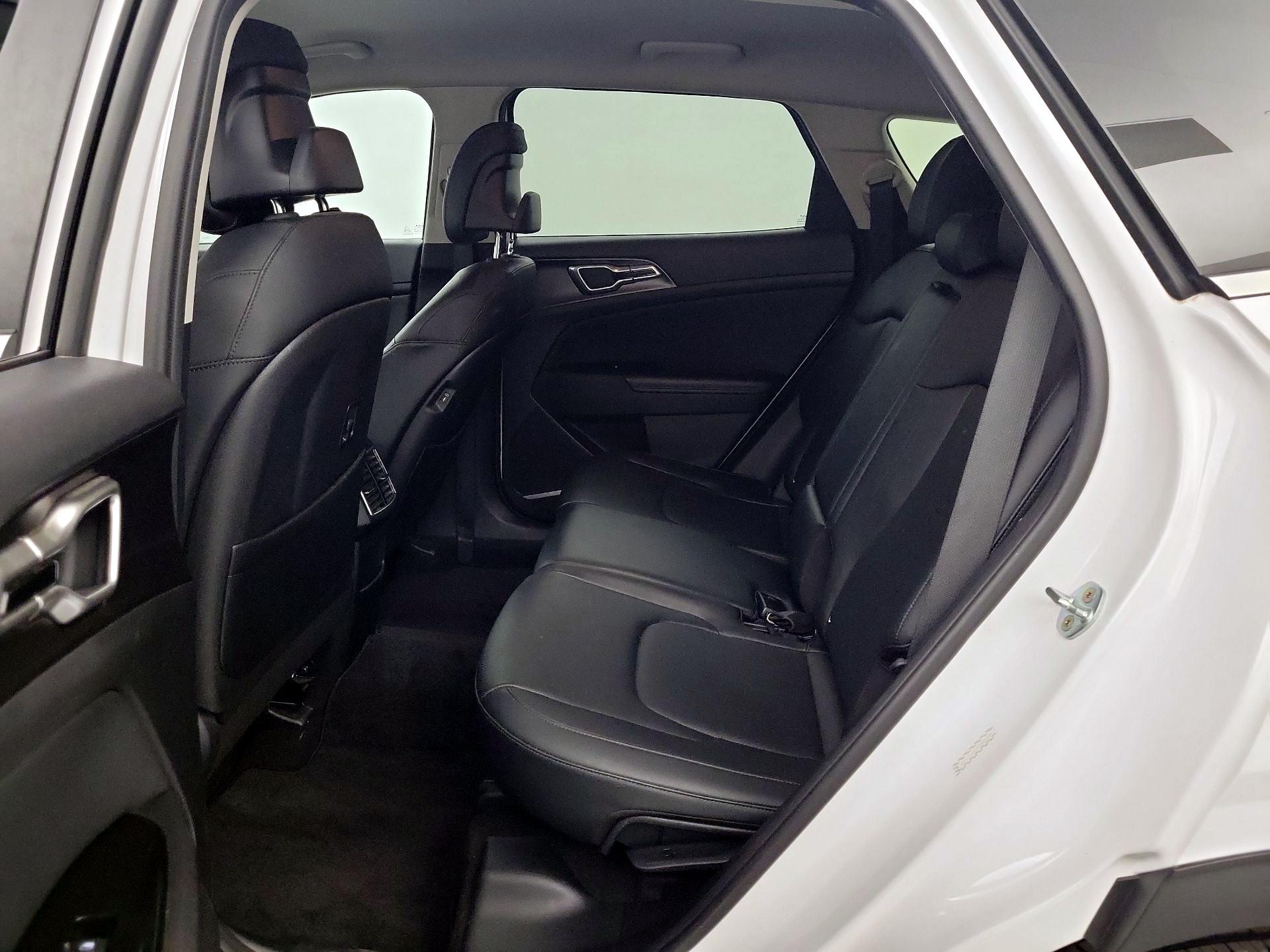 Thumbnail: 2023 Kia Sportage - 18