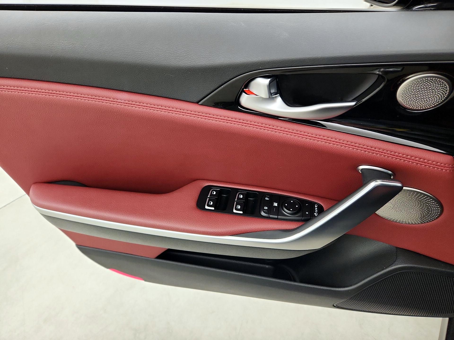 Thumbnail: 2023 Kia Stinger - 12