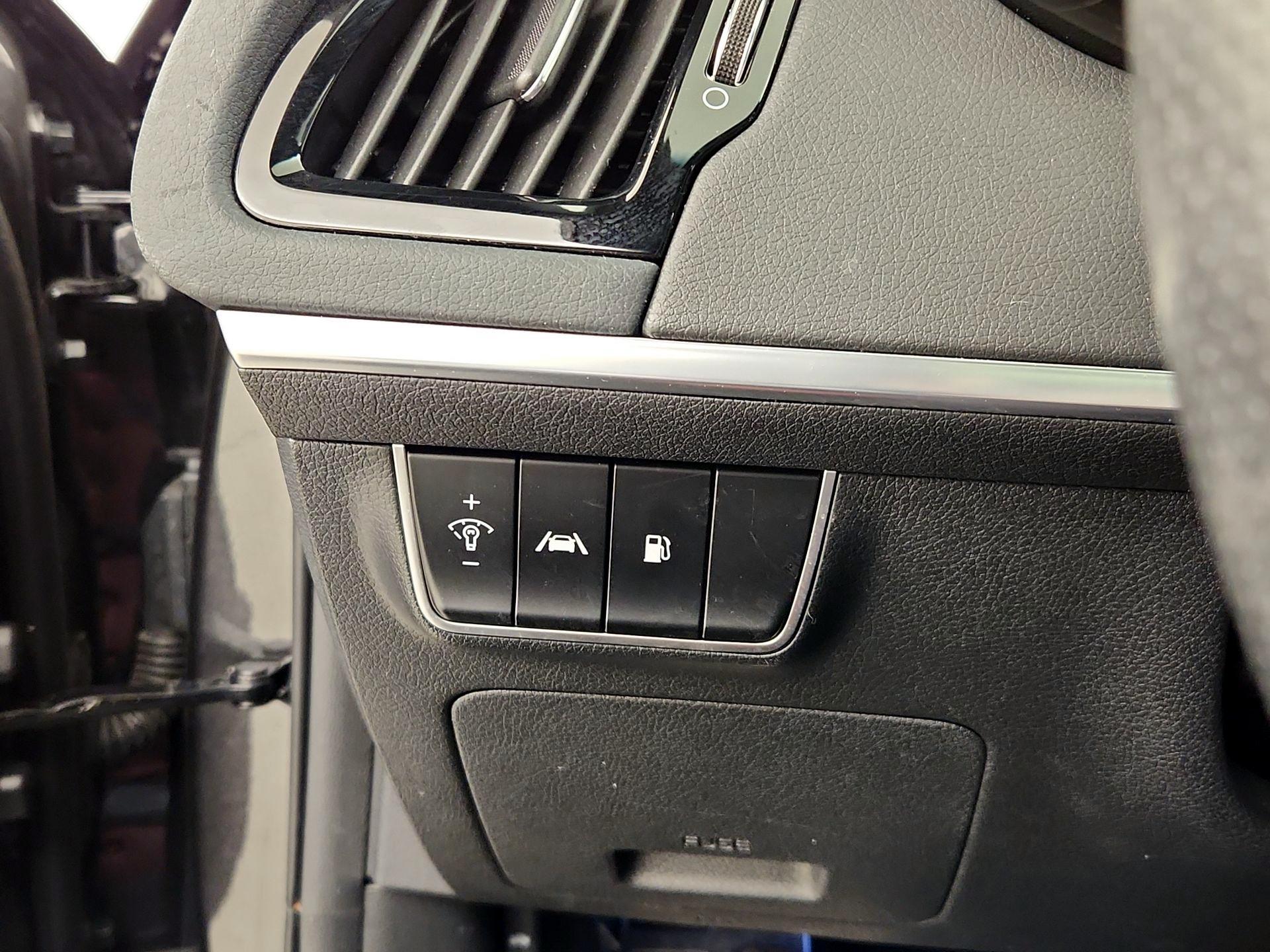 Thumbnail: 2023 Kia Stinger - 13