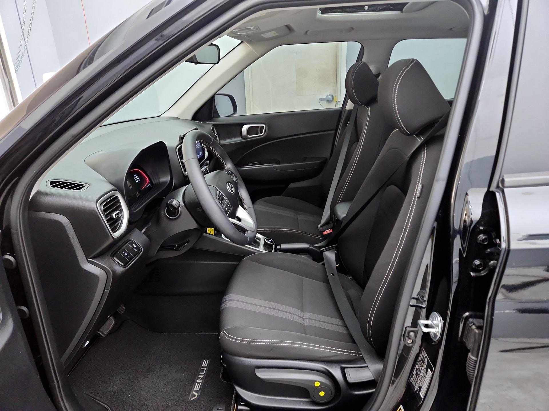 Thumbnail: 2023 Hyundai Venue - 11