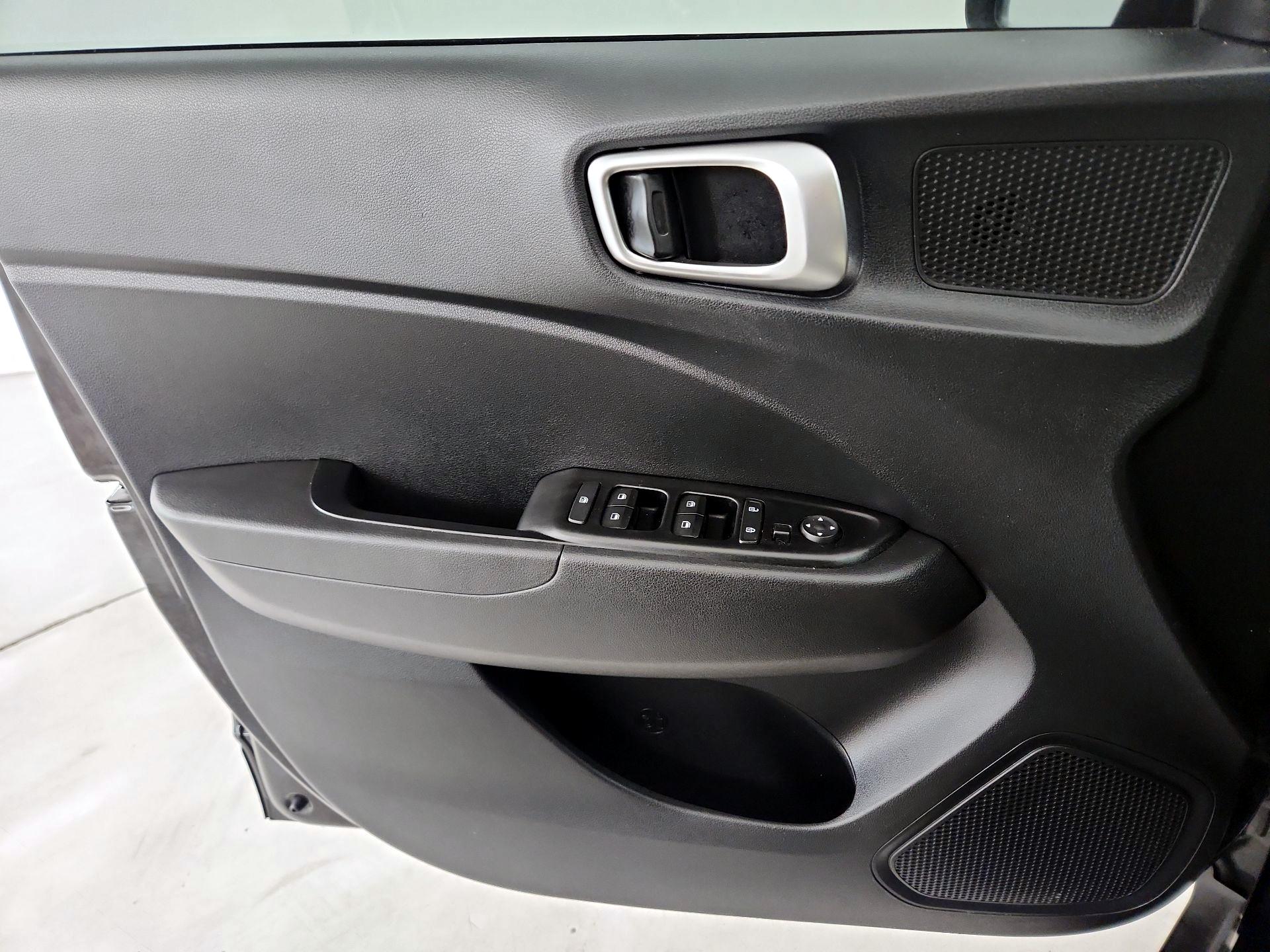 Thumbnail: 2023 Hyundai Venue - 12