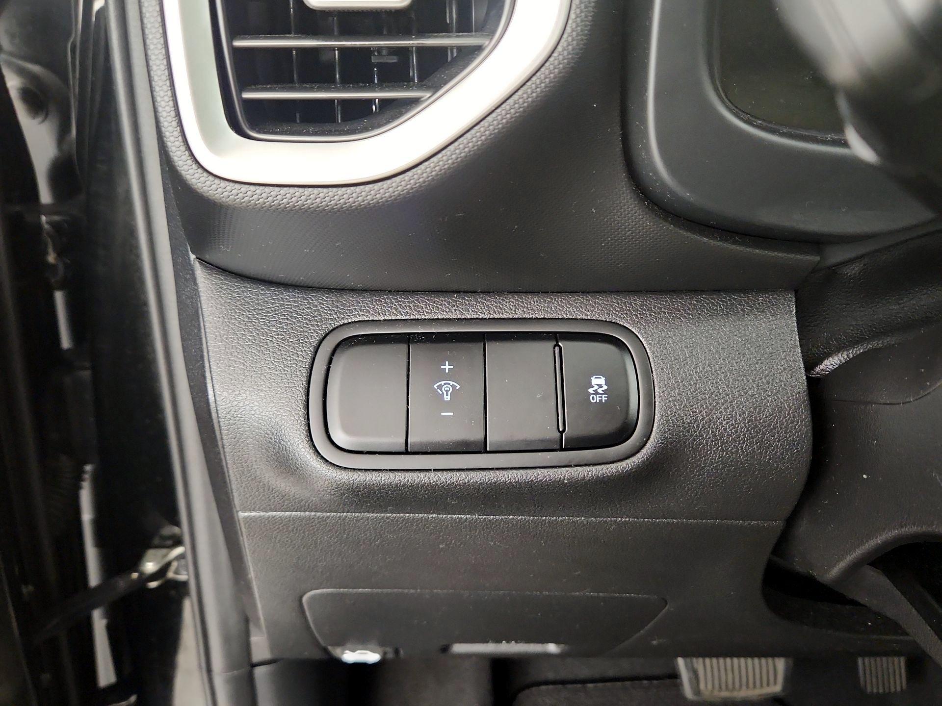 Thumbnail: 2023 Hyundai Venue - 13