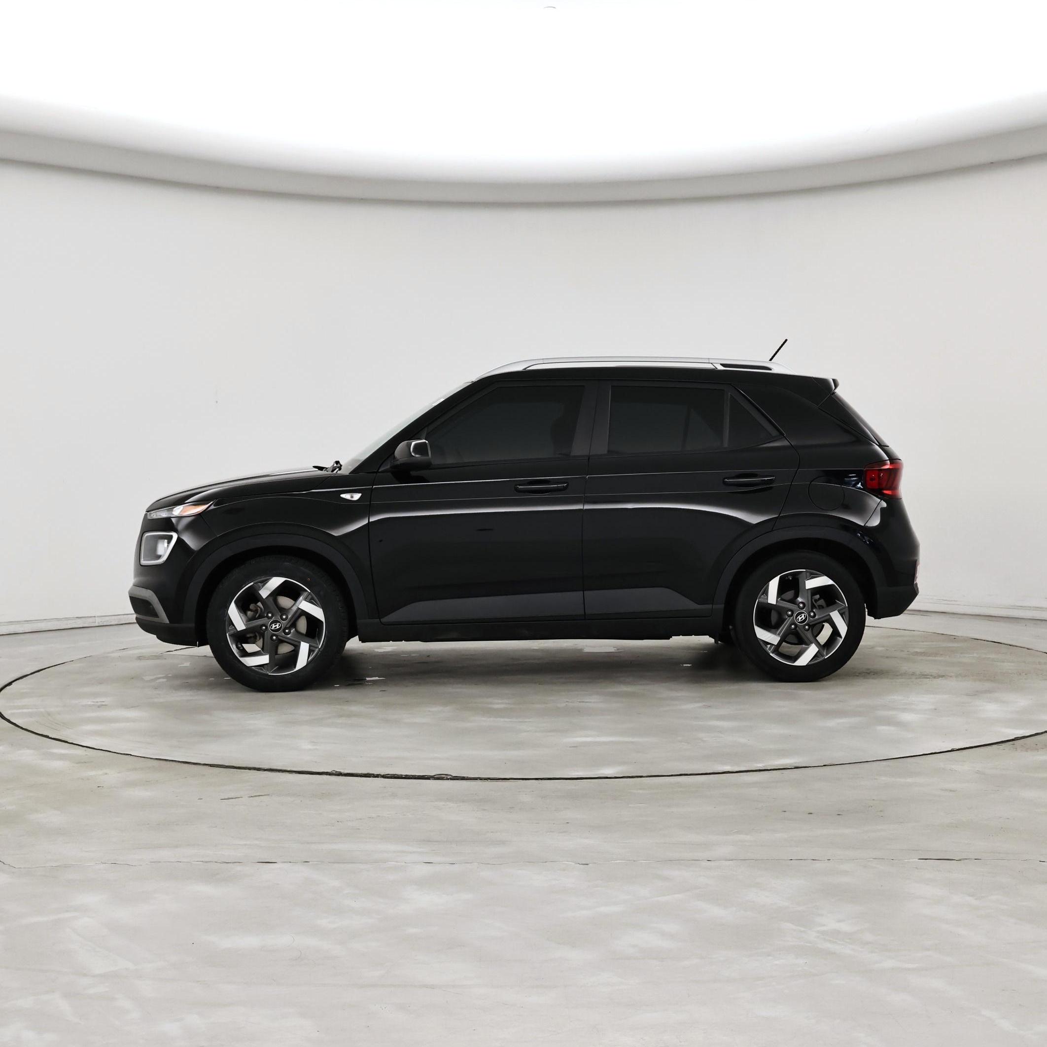 Thumbnail: 2023 Hyundai Venue - 3