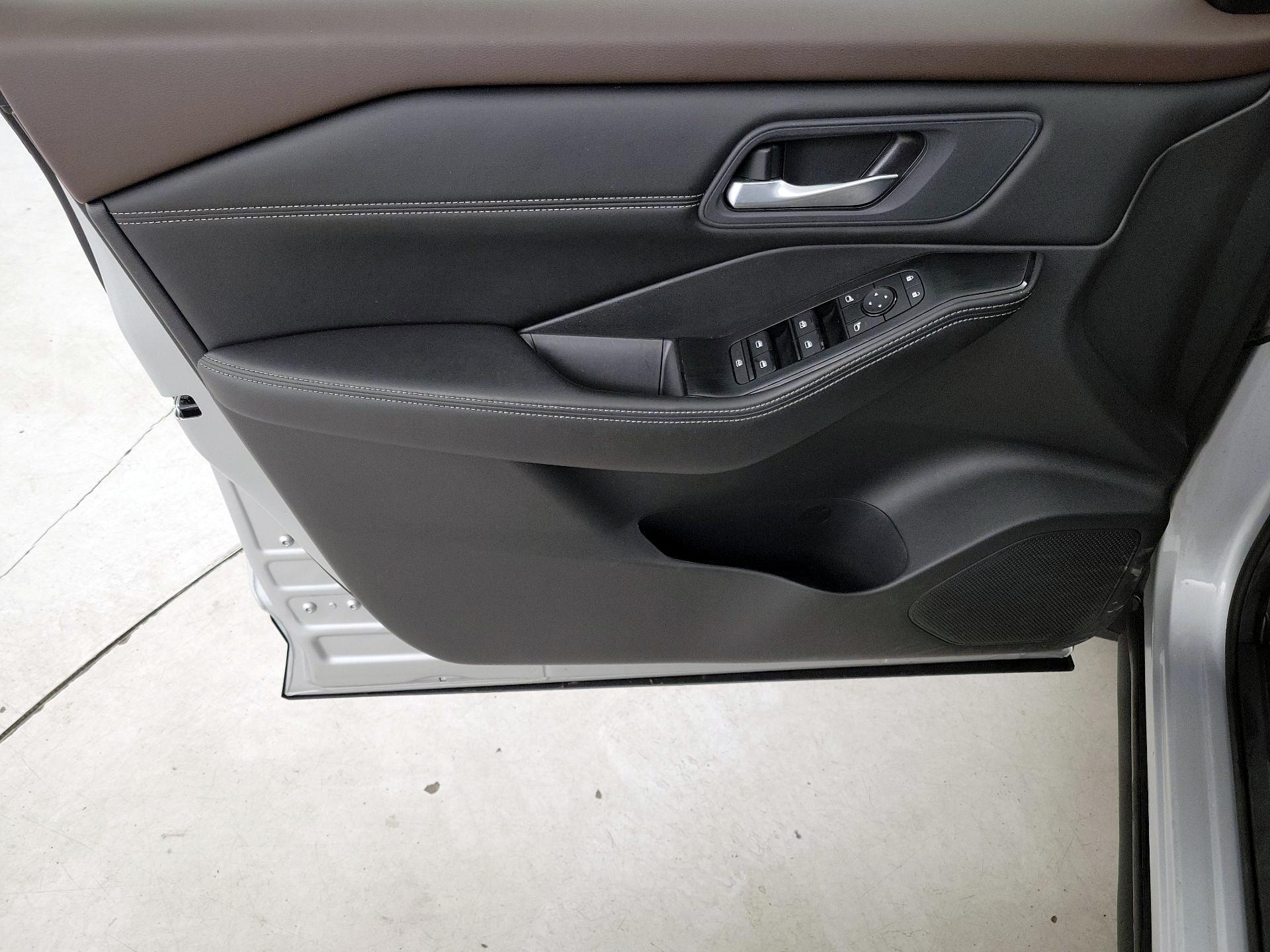 Thumbnail: 2023 Nissan Rogue - 12