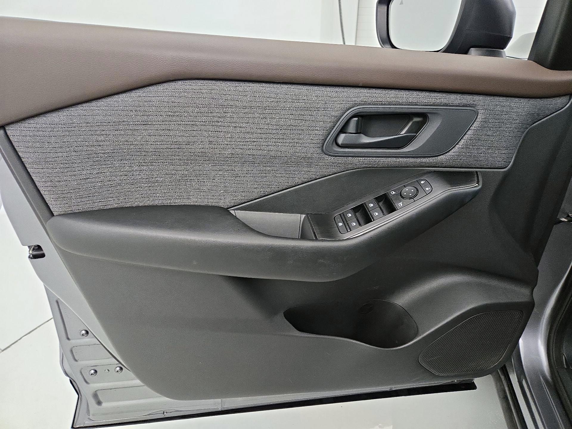 Thumbnail: 2023 Nissan Rogue - 12