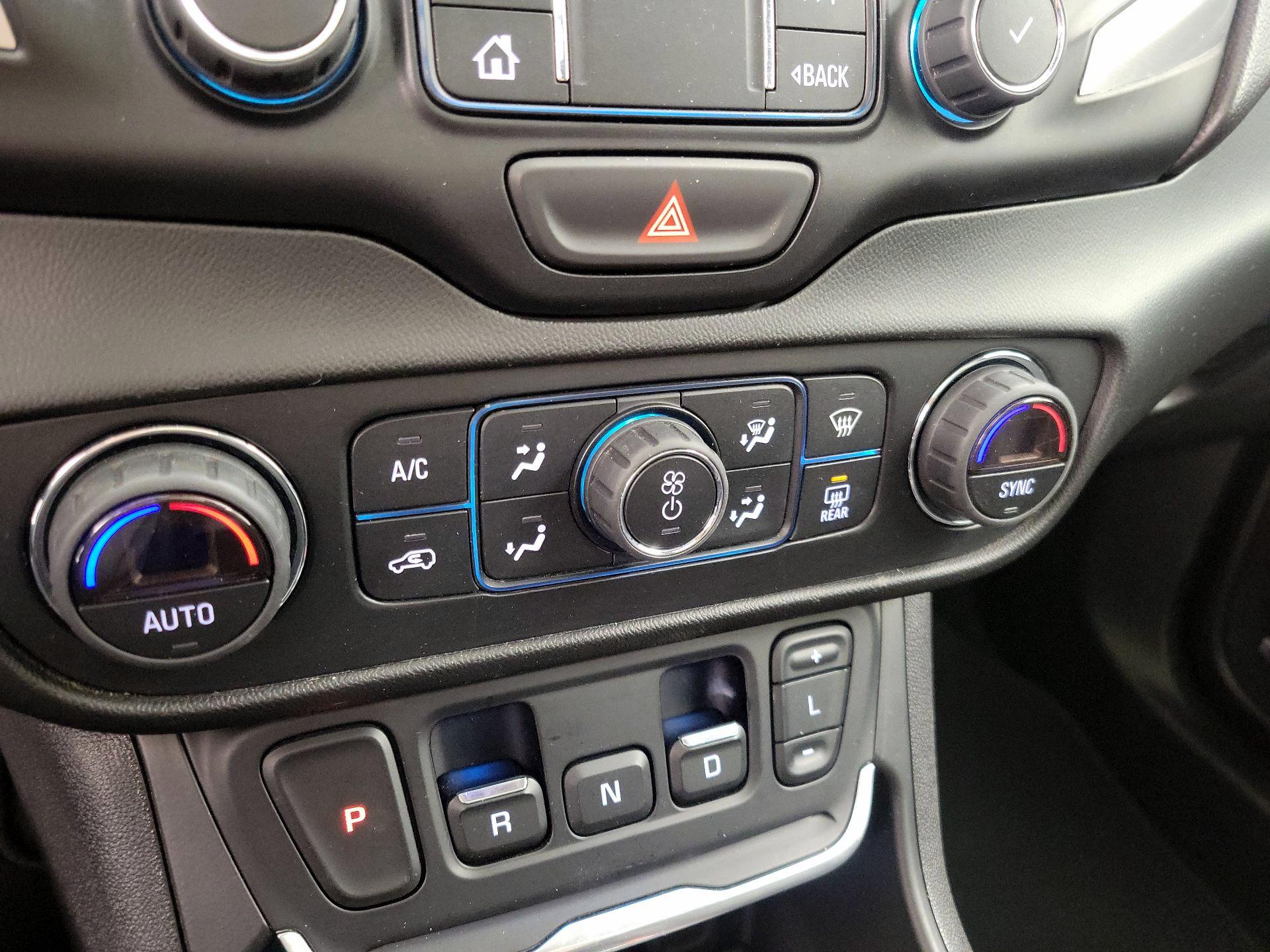 Thumbnail: 2020 GMC Terrain - 17