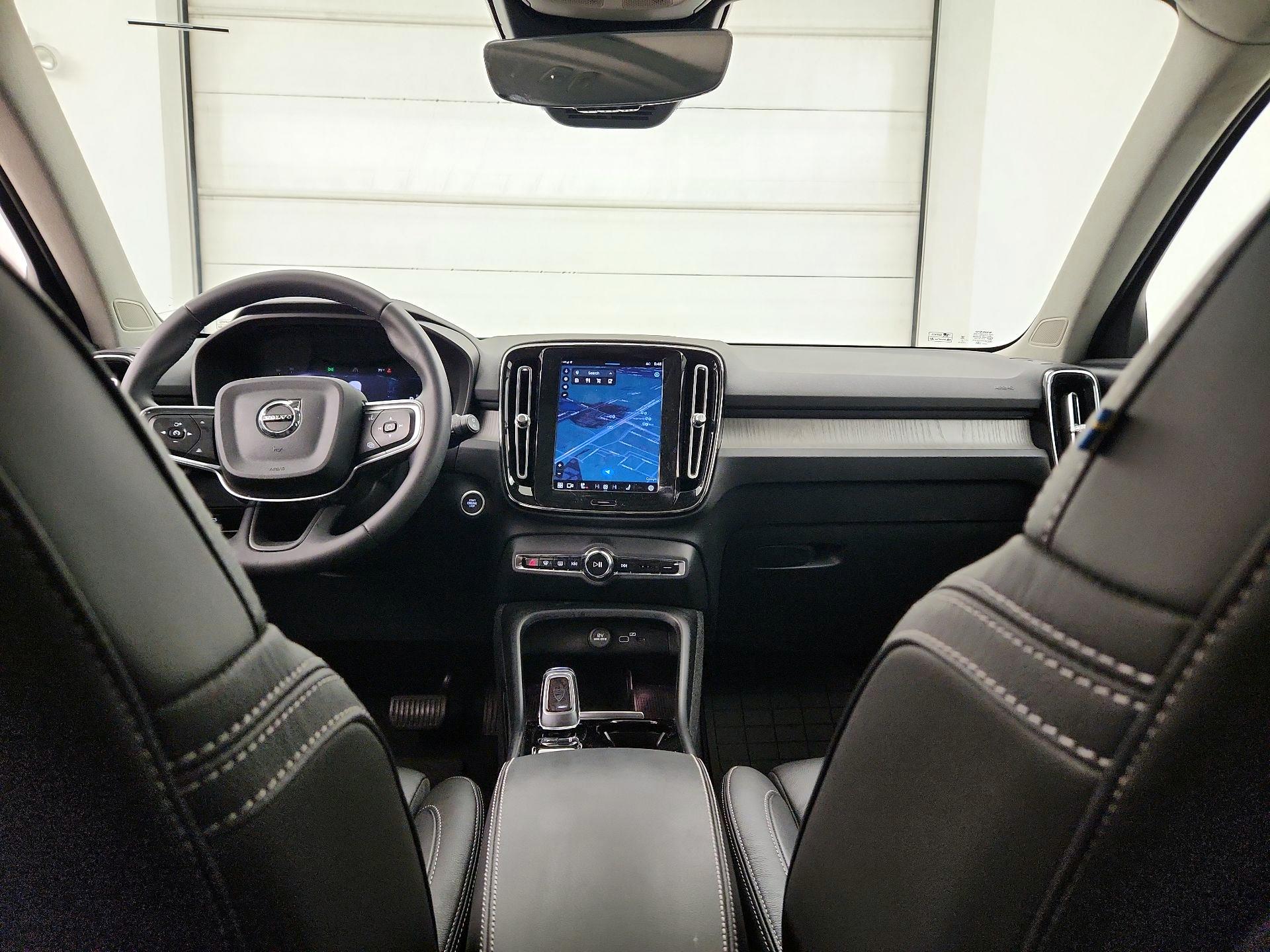 Thumbnail: 2024 Volvo XC40 - 9