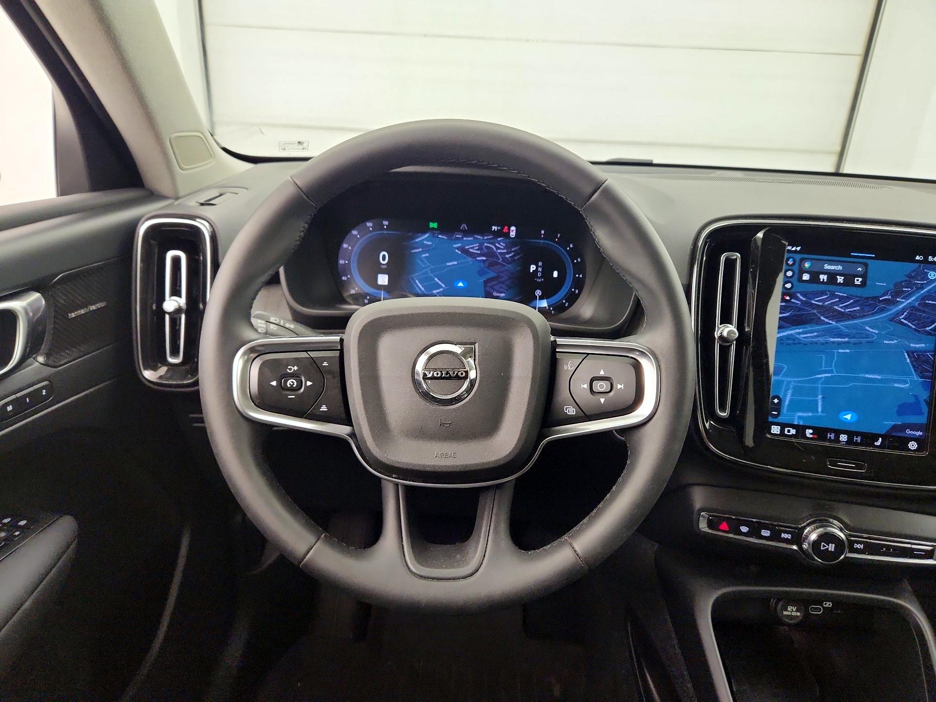 Thumbnail: 2024 Volvo XC40 - 10