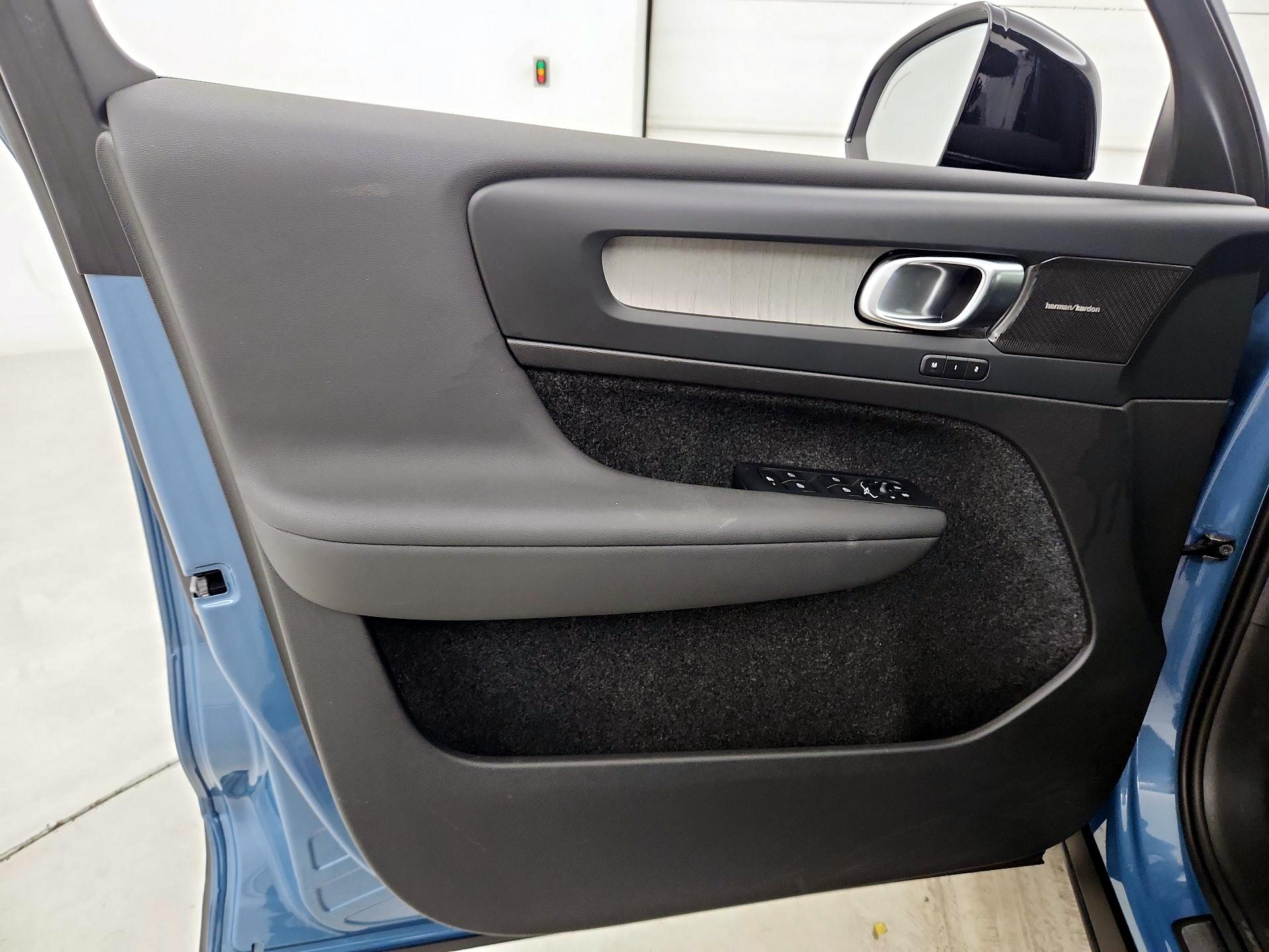 Thumbnail: 2024 Volvo XC40 - 12