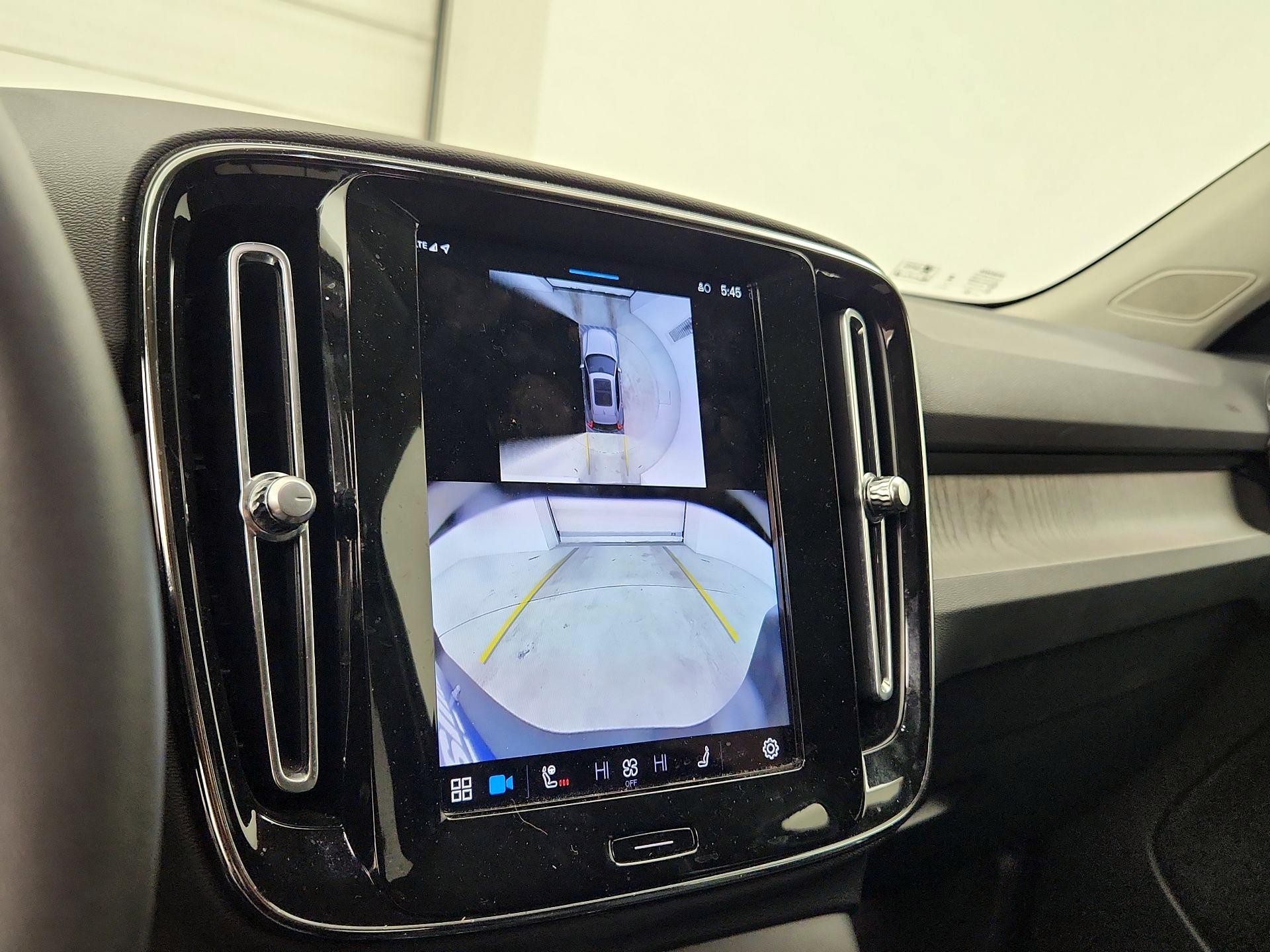 Thumbnail: 2024 Volvo XC40 - 14