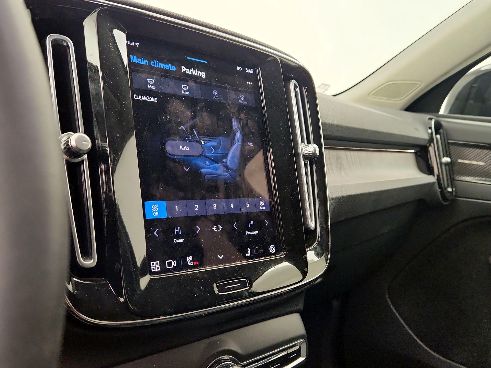 Thumbnail: 2024 Volvo XC40 - 16