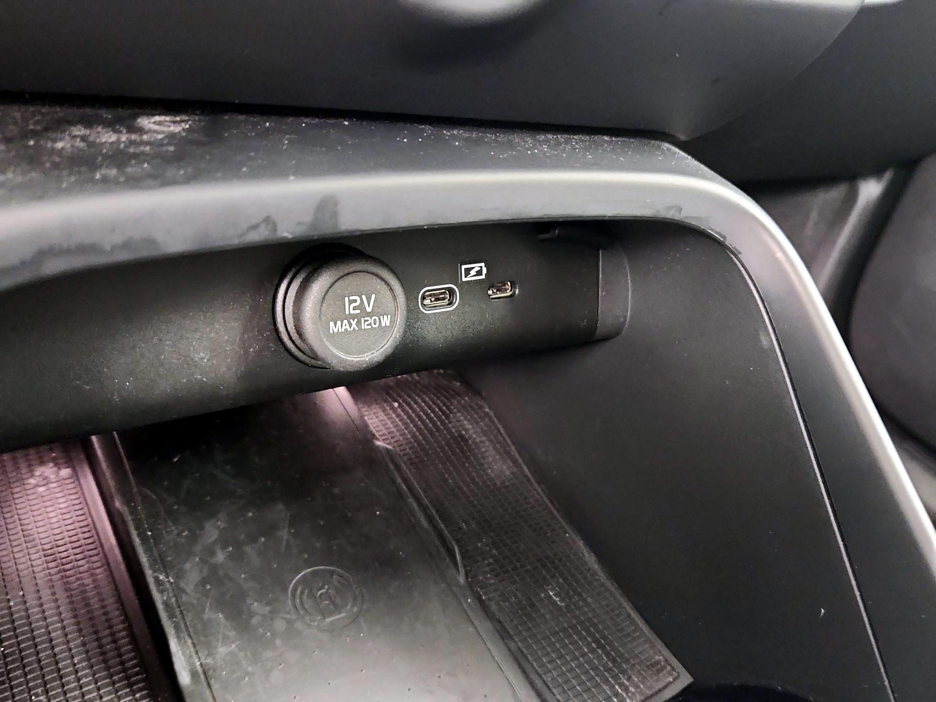 Thumbnail: 2024 Volvo XC40 - 18