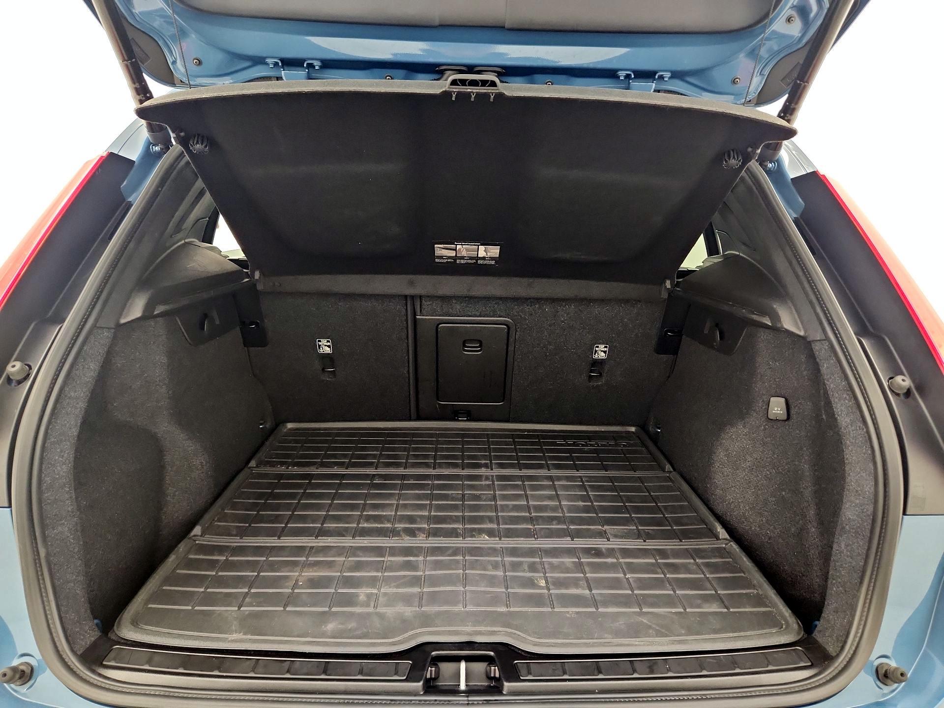 Thumbnail: 2024 Volvo XC40 - 20