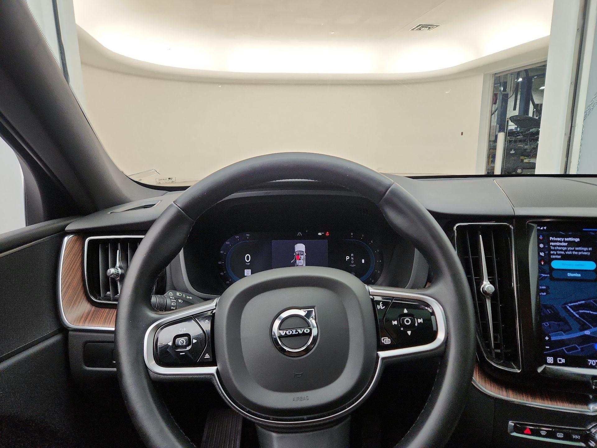 Thumbnail: 2023 Volvo XC60 - 10