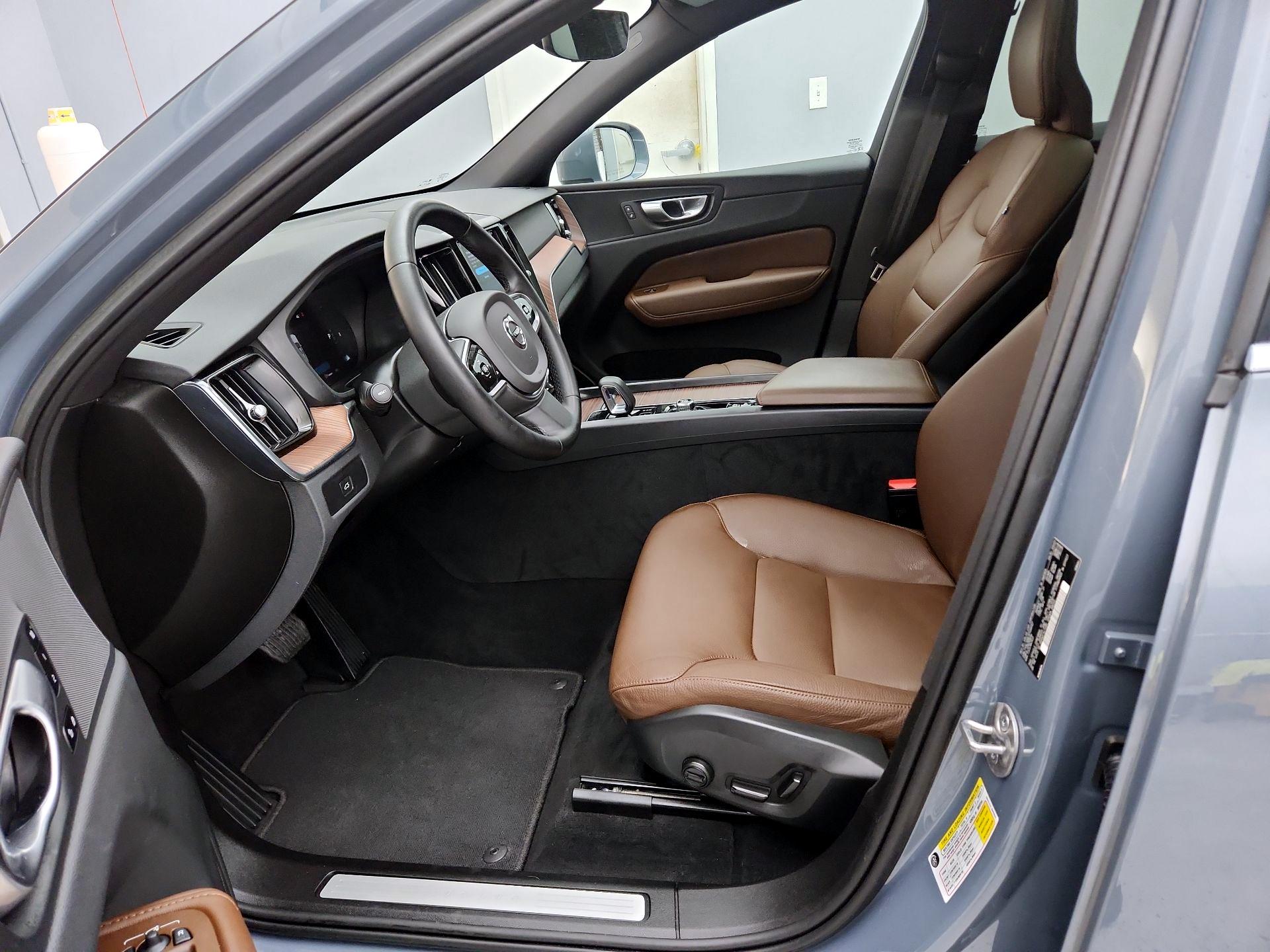 Thumbnail: 2023 Volvo XC60 - 11